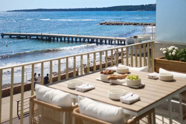 Luxury Seafront Apartment for Sale in Palm Beach, Cannes — photo 1