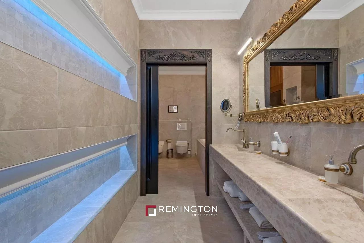 5 Bedroom Villa/Townhouse's Image 21