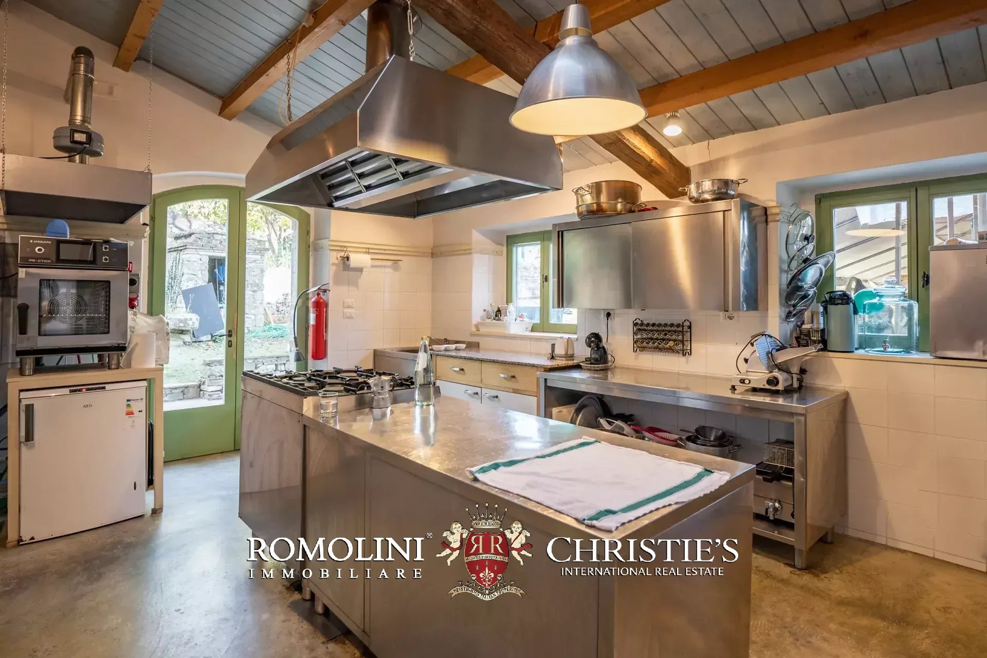 10 Bedroom Villa/Townhouse's Image 70