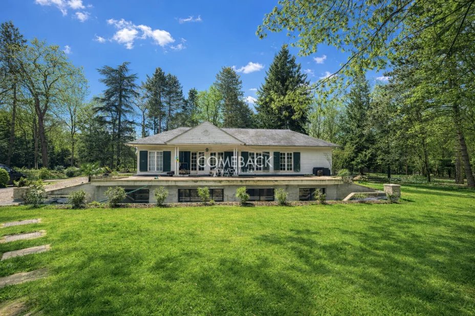 Rare au Lys : Maison de plain-pied 140 m² sur 4 700 m² de parc avec sous-sol total