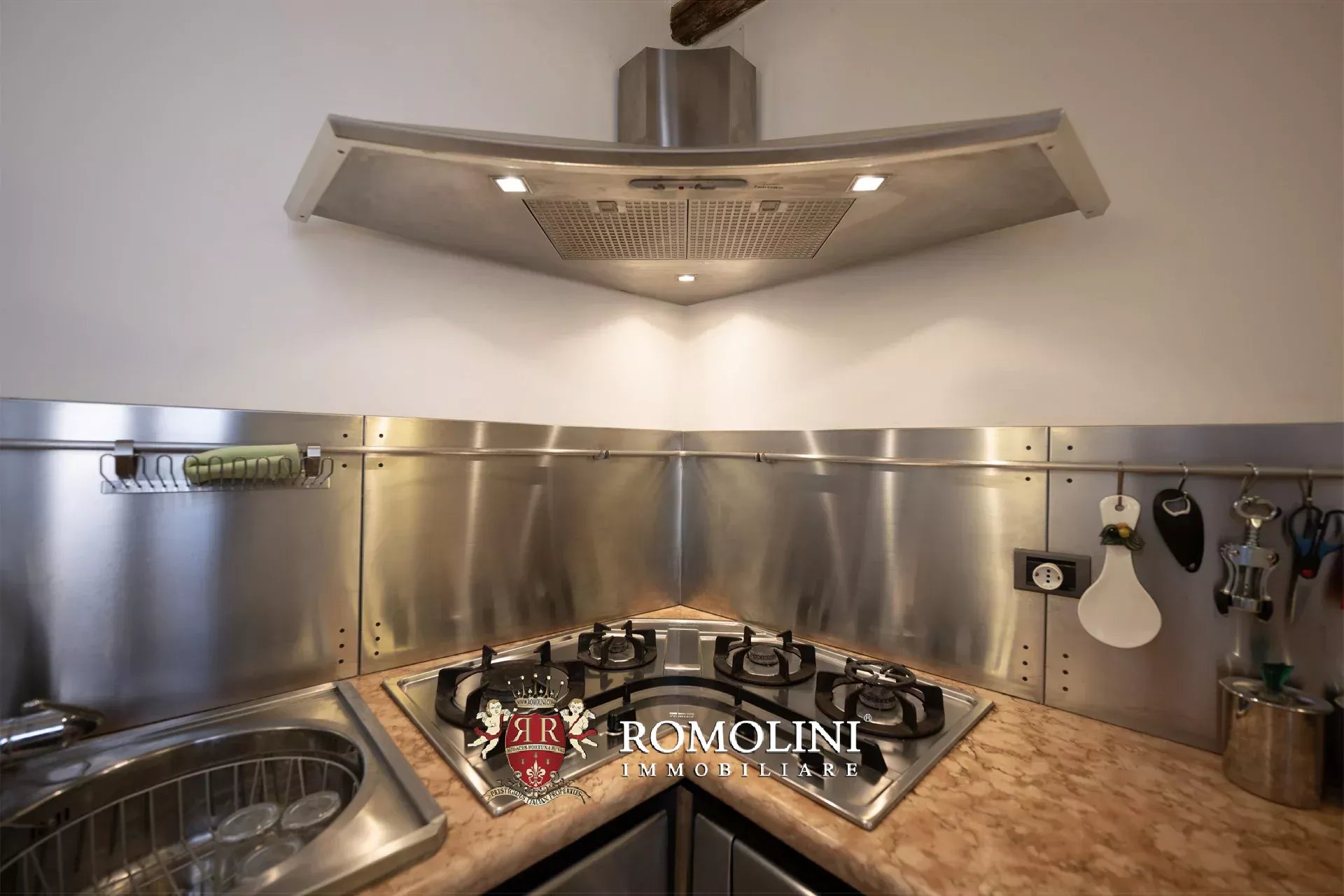 5 Bedroom Villa/Townhouse's Image 27