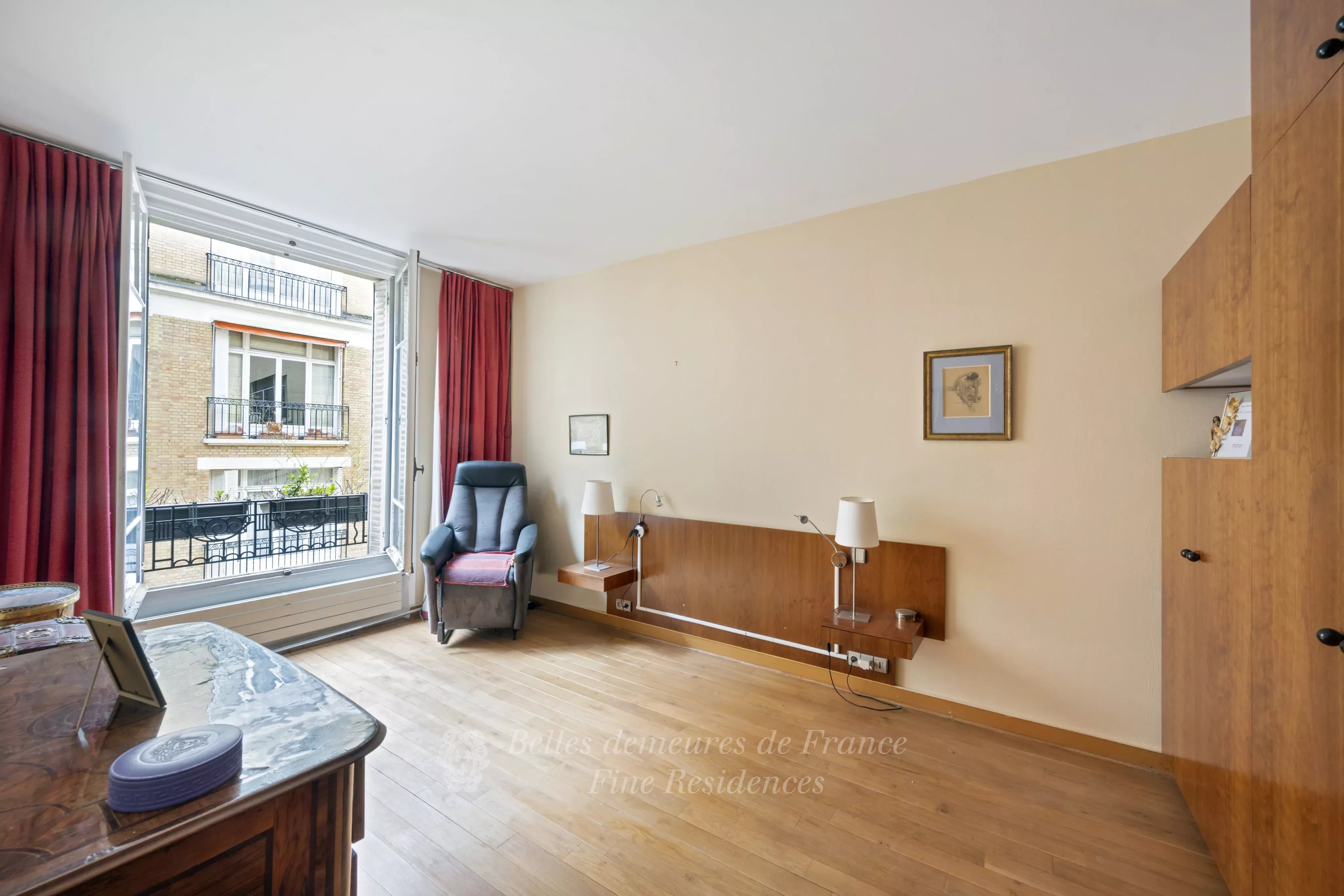 Sale Apartment Paris 7th