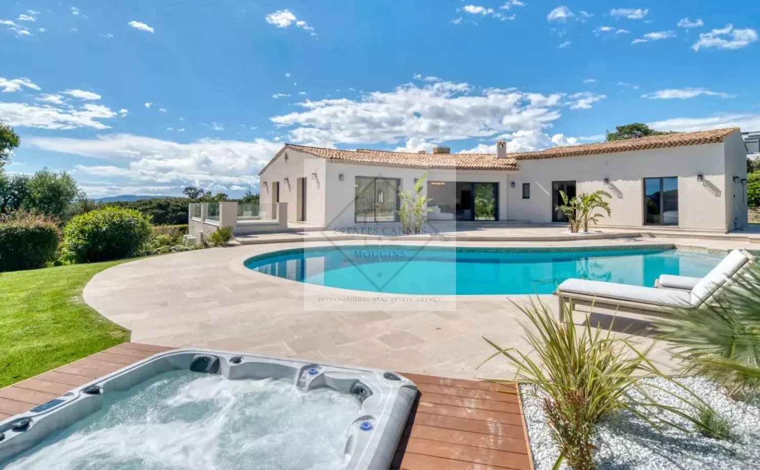 LOCATION À L’ANNÉE | VILLA D’EXCEPTION AVEC VUE MER & TENNIS PRIVÉ — photo 8