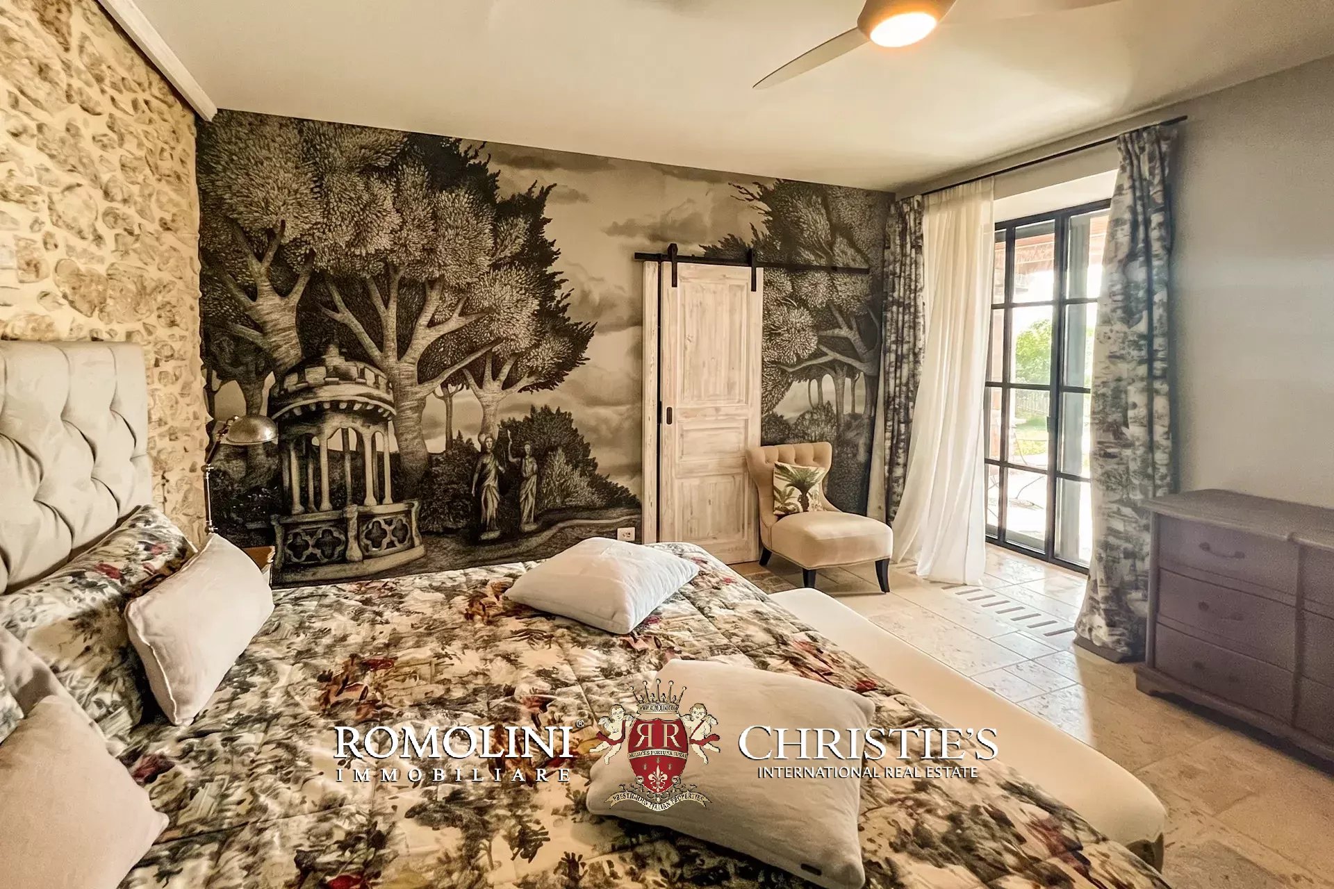 5 Bedroom Vineyard's Image 31