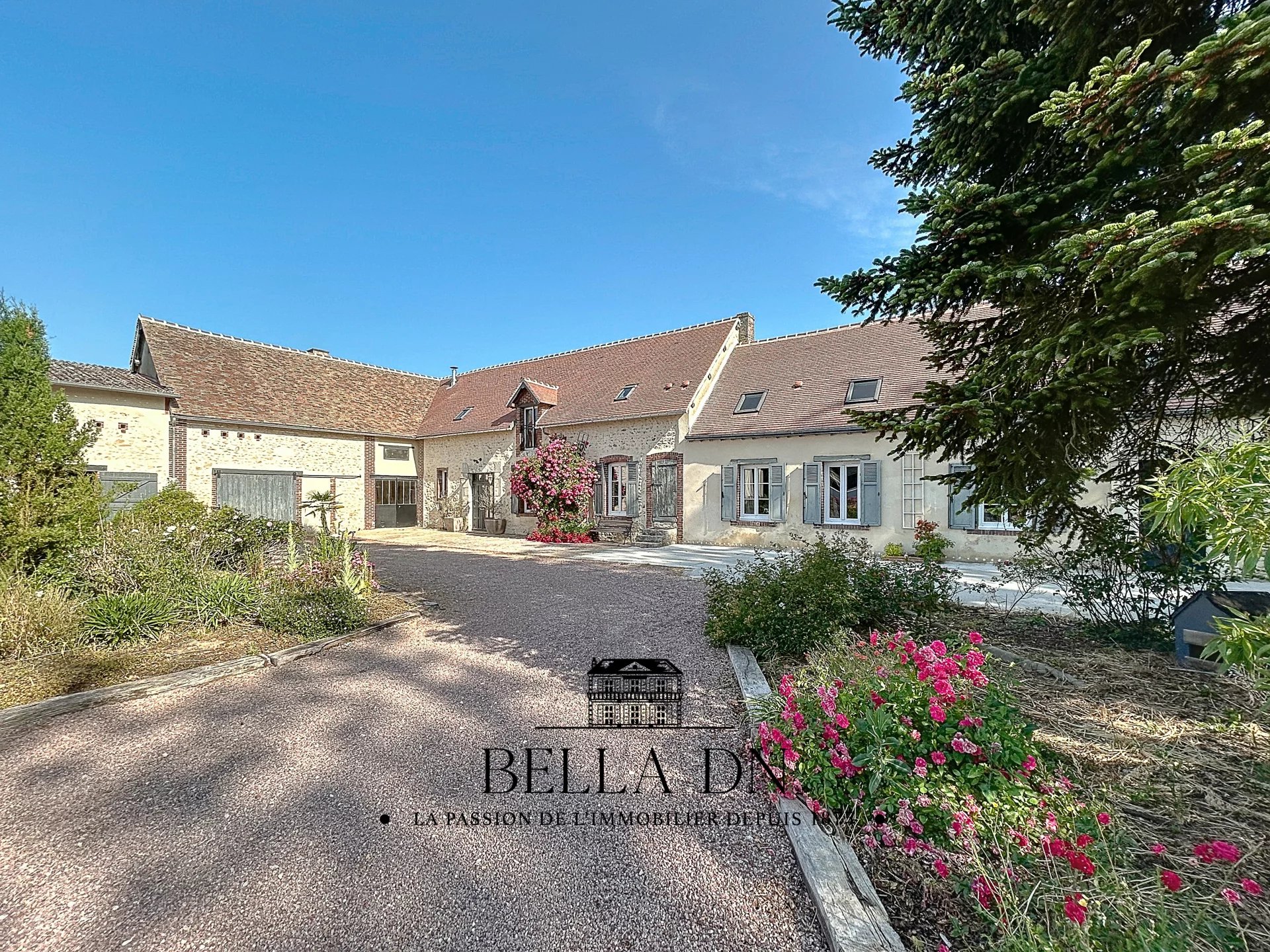 TOTILAS – Magnificent farmhouse with high-quality equestrian facilities – 4 hectares