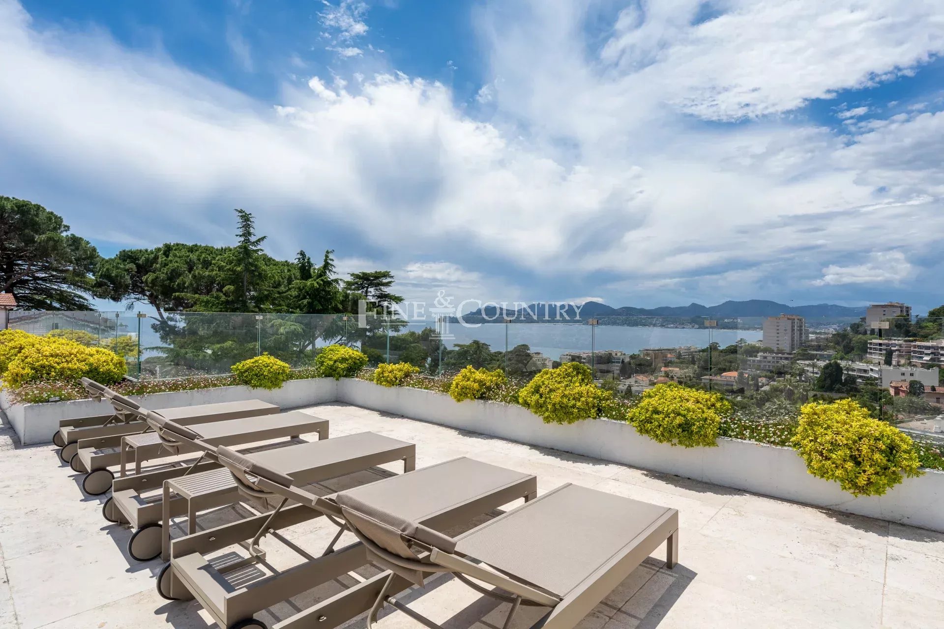 Photo of Villa for sale Cannes with sea view
