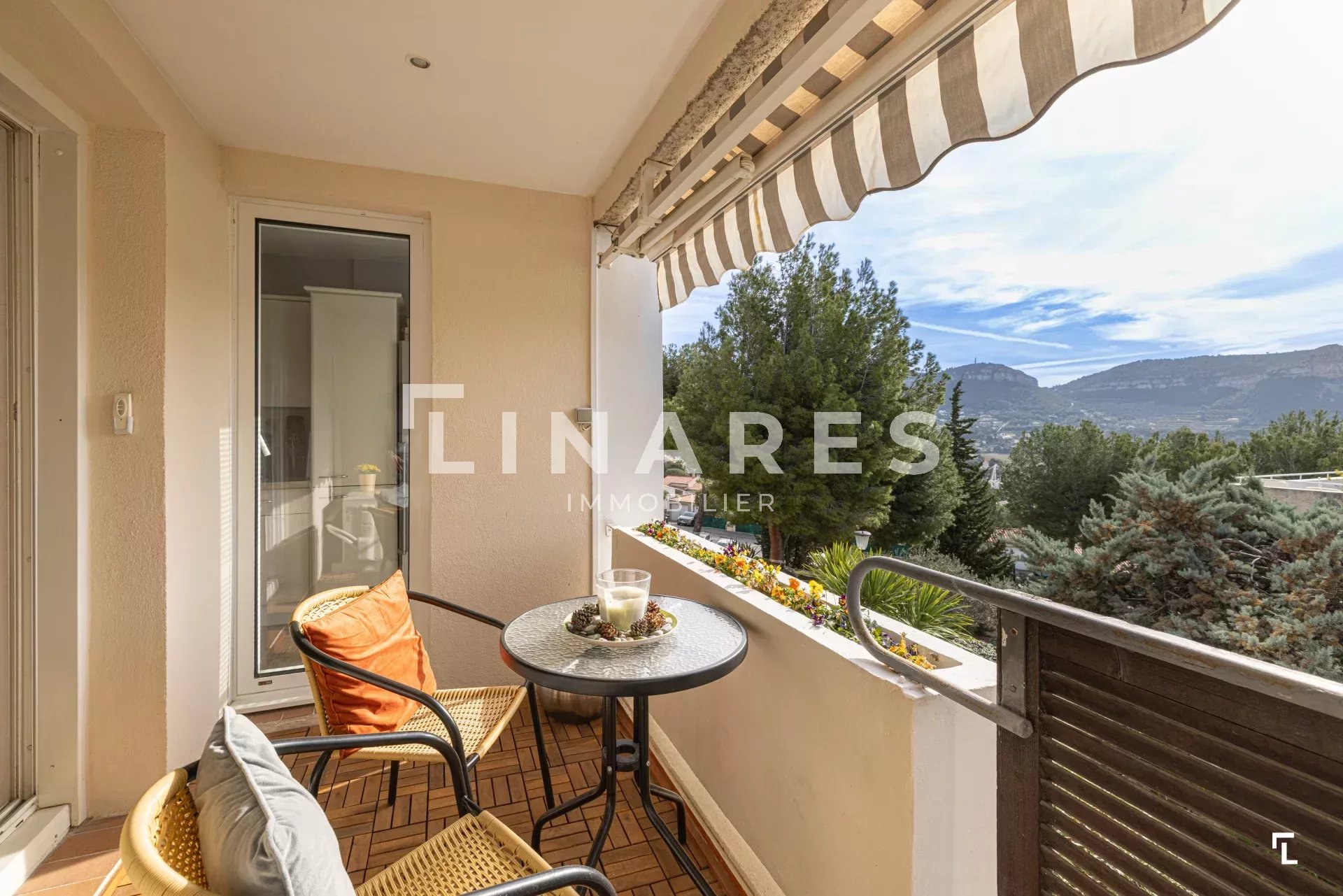 PLEIN CAP - Appartement T5 de 93 m2 - Terrasse - Stationnement - Vue Cap Canaille et mer - 13260 CASSIS