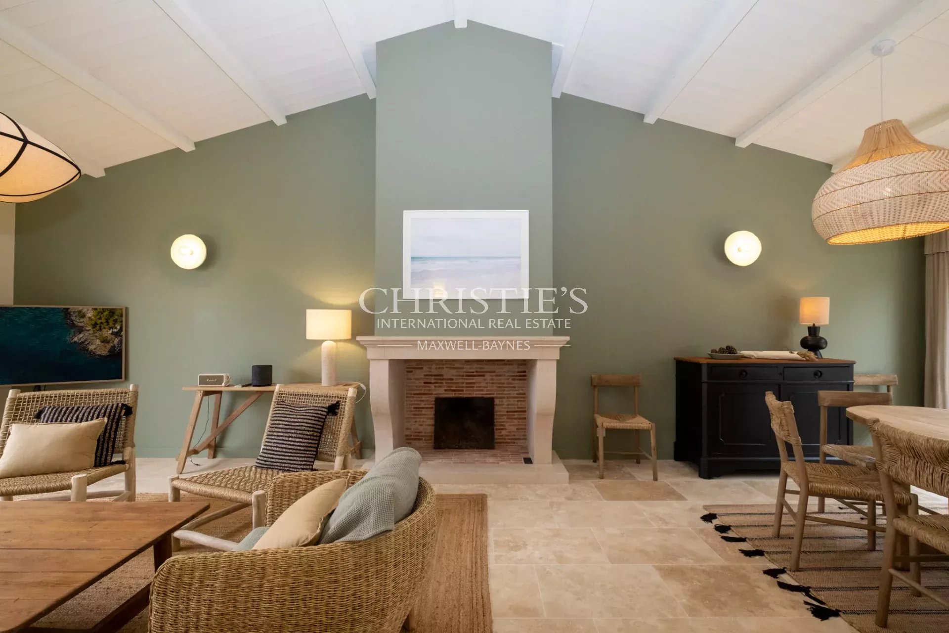 5 Bedroom Villa/Townhouse's Image 3