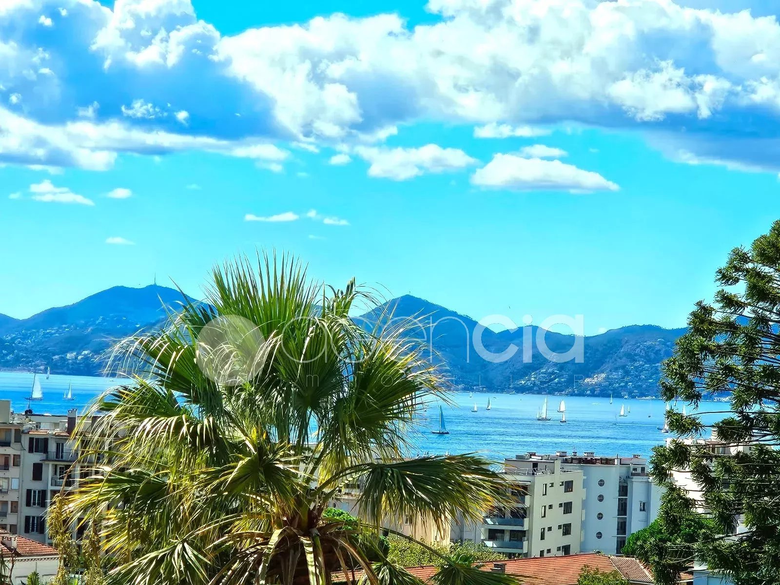 CANNES - POINTE CROISETTE - Modern apartment - T3 - 70 m² - SOUTH - SEA VIEW - CAVE - DOUBLE GARAGE optional