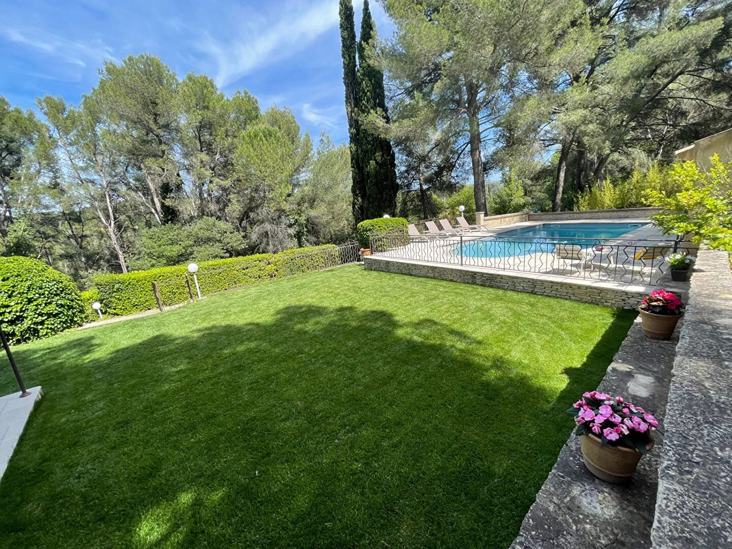 Villa de 250m² sur terrain de 6300m² - Les Milles - Luynes - Piscine, Poolhouse, double garage