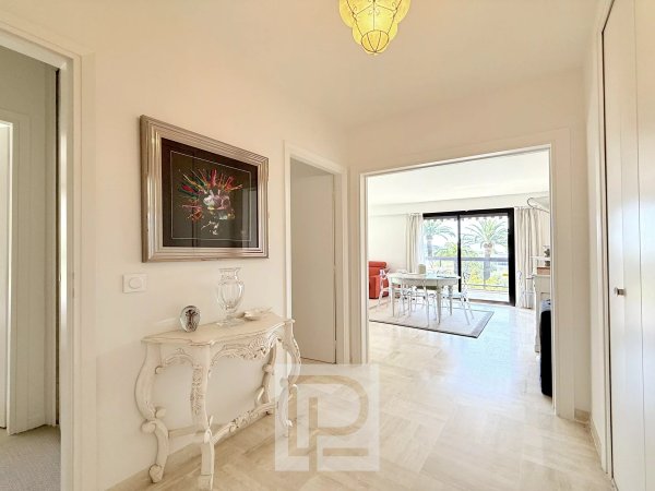 1-Bedroom Apartment in Cannes — photo 7