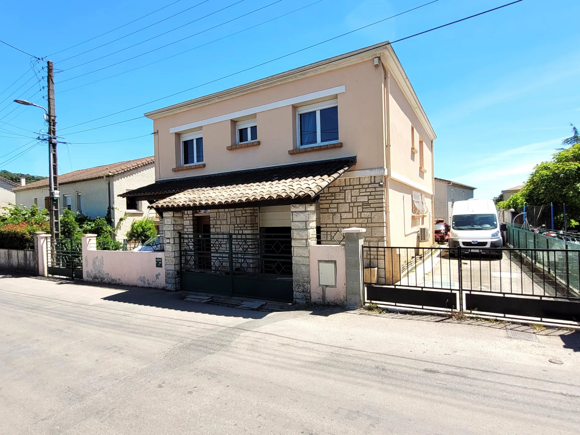 Maison avec grand garage - 5 pièces - 149.5 m²