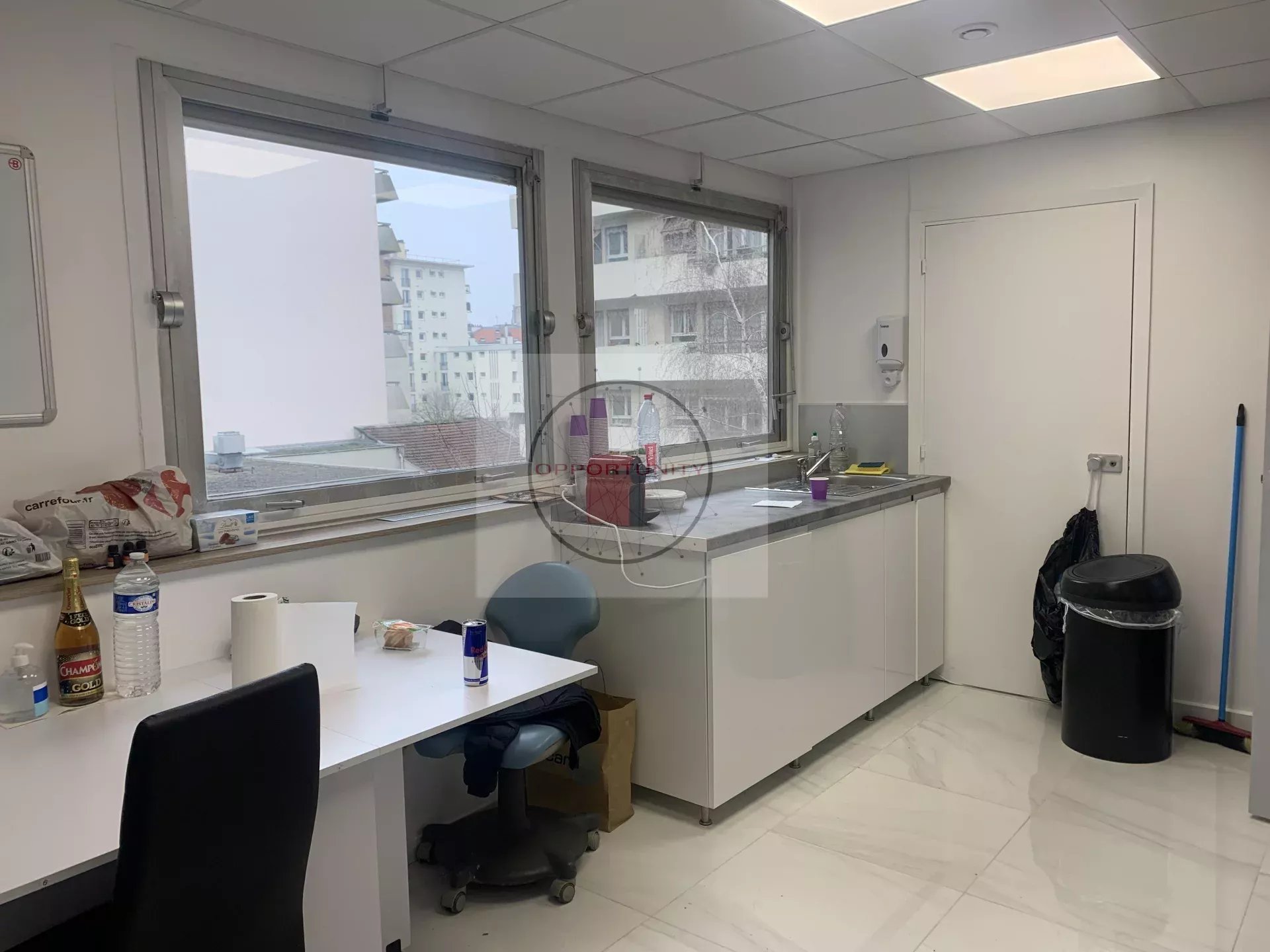 local Bureau pour Médecin dans cabinet médical — photo 3