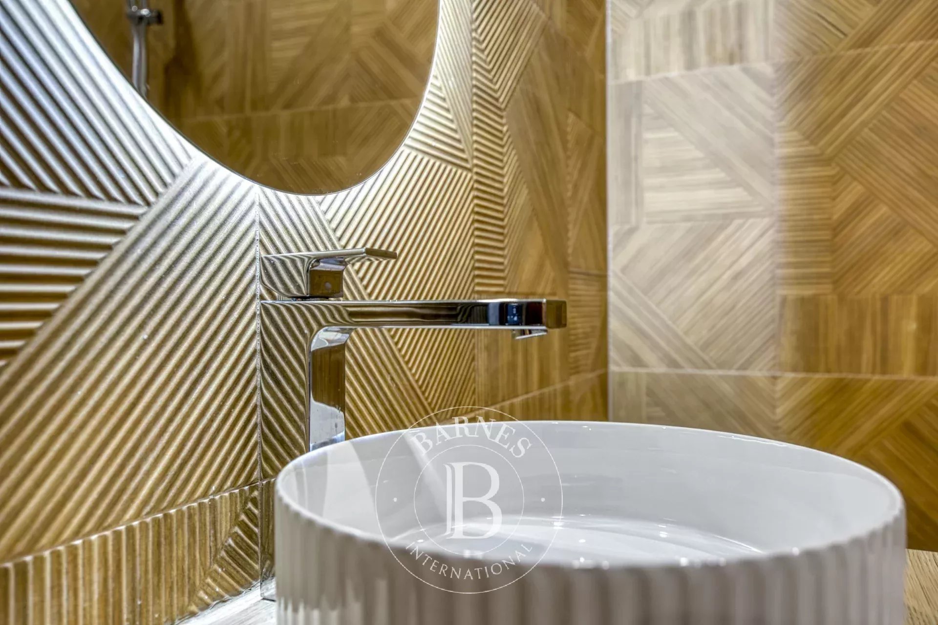 BARNES Pays de Gex – DIVONNE-LES-BAINS – SECTEUR RÉSIDENTIEL – VILLA D’ARCHITECTE RÉNOVÉE AVEC PISCINE - picture 30