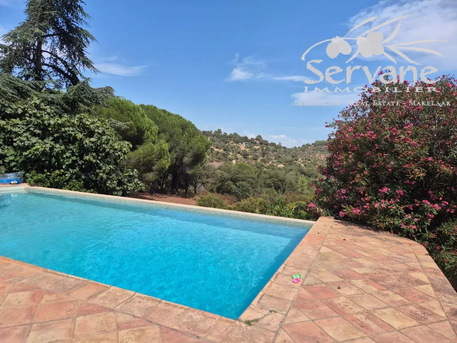 FOR SALE STONE PROPERTY WITH ANNEXES