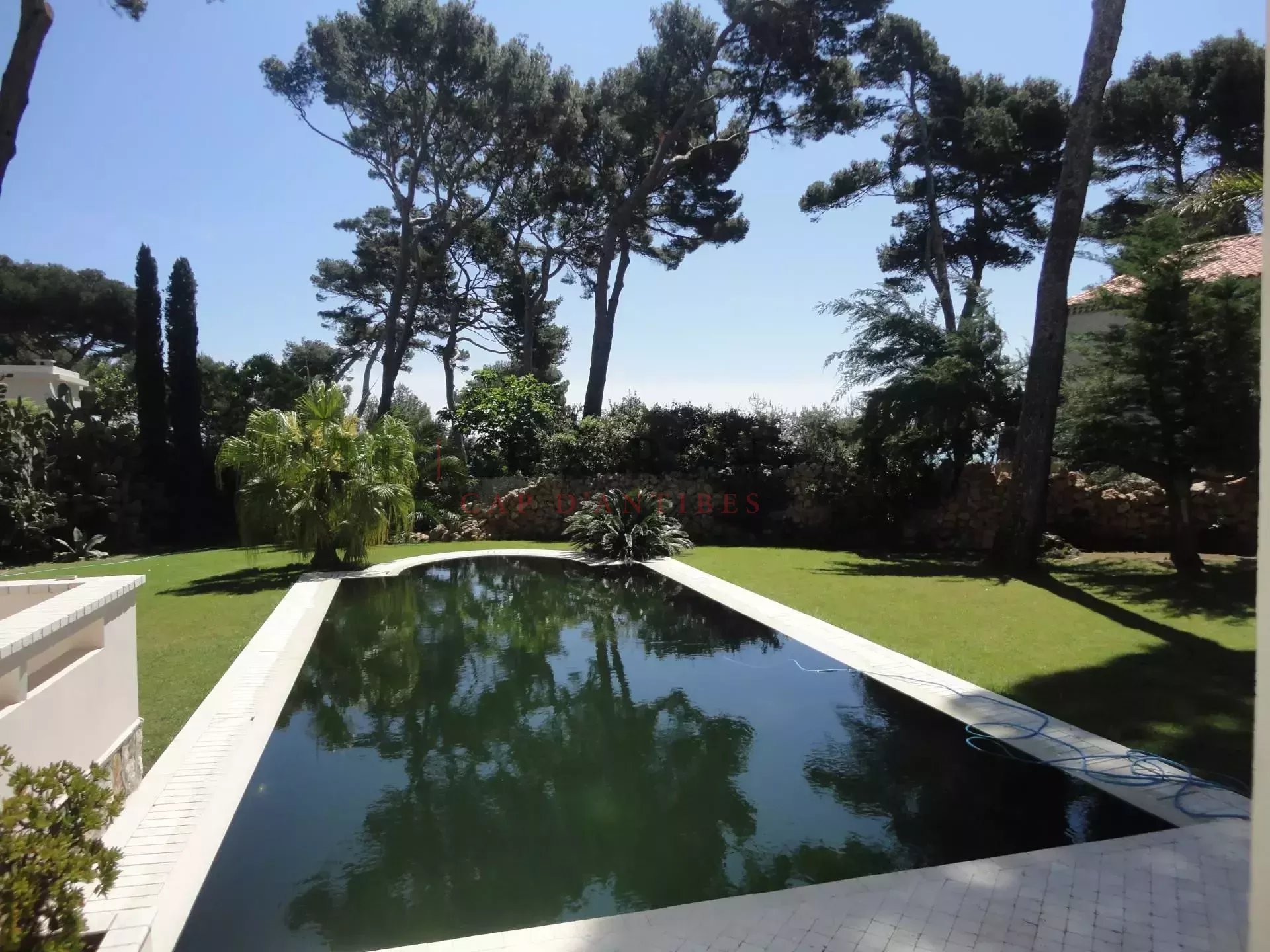 Close to the beaches of la Salis, lovely Provençale of 5 bedrooms in Cap d'Antibes