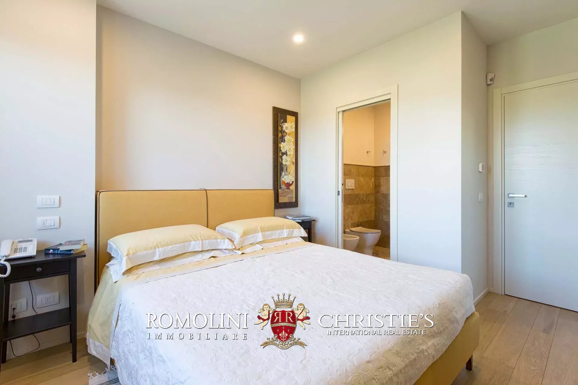 7 Bedroom Villa/Townhouse's Image 44