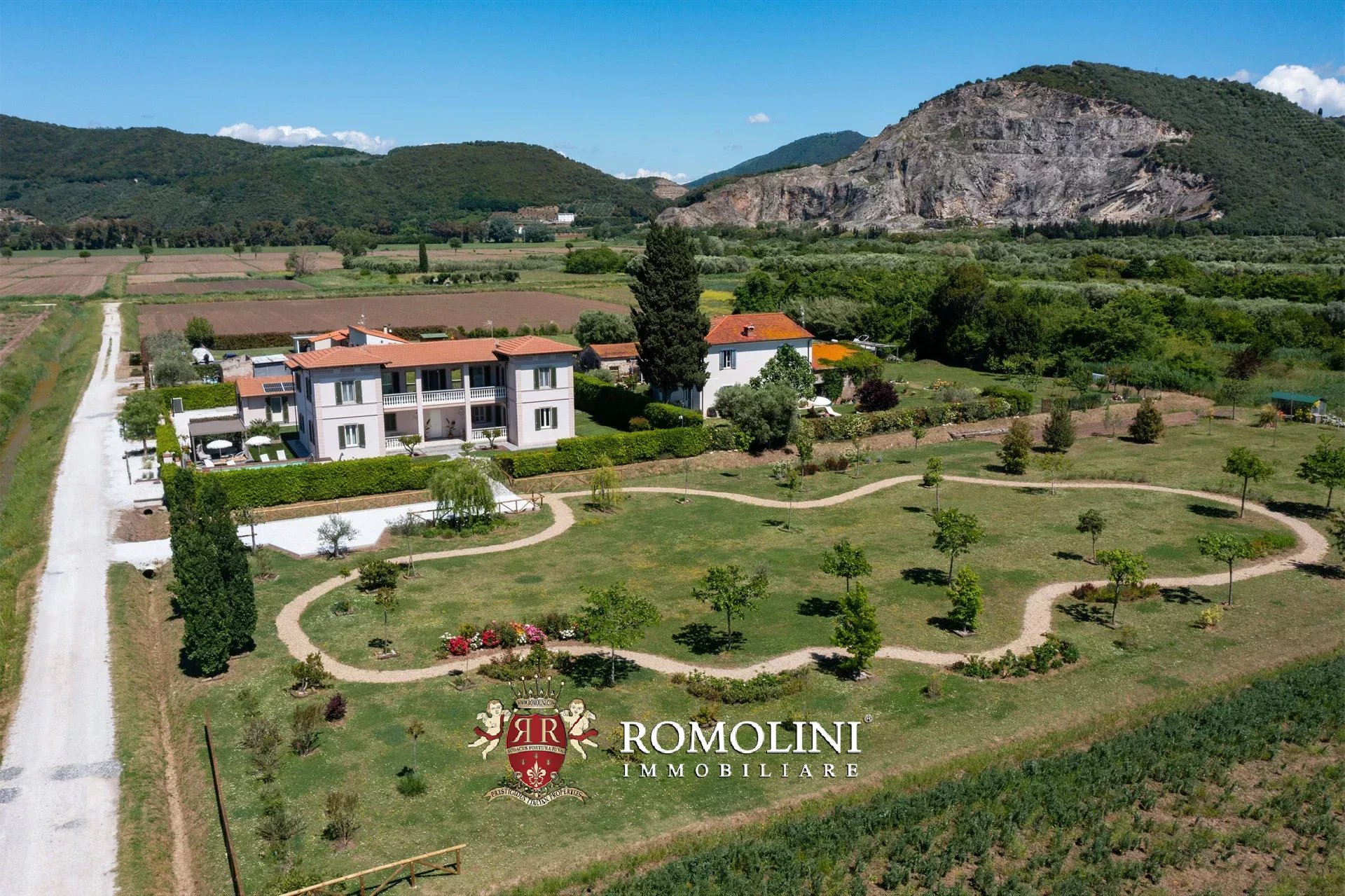 ECO-FRIENDLY VILLA FOR SALE NOT FAR FROM THE SEA, PISA, TUSCANY
