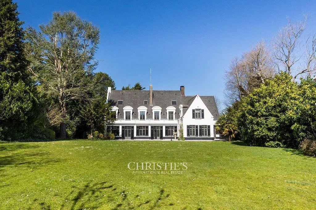 Manoirwijk – Charmante villa op een achterliggend perceel van 55 are