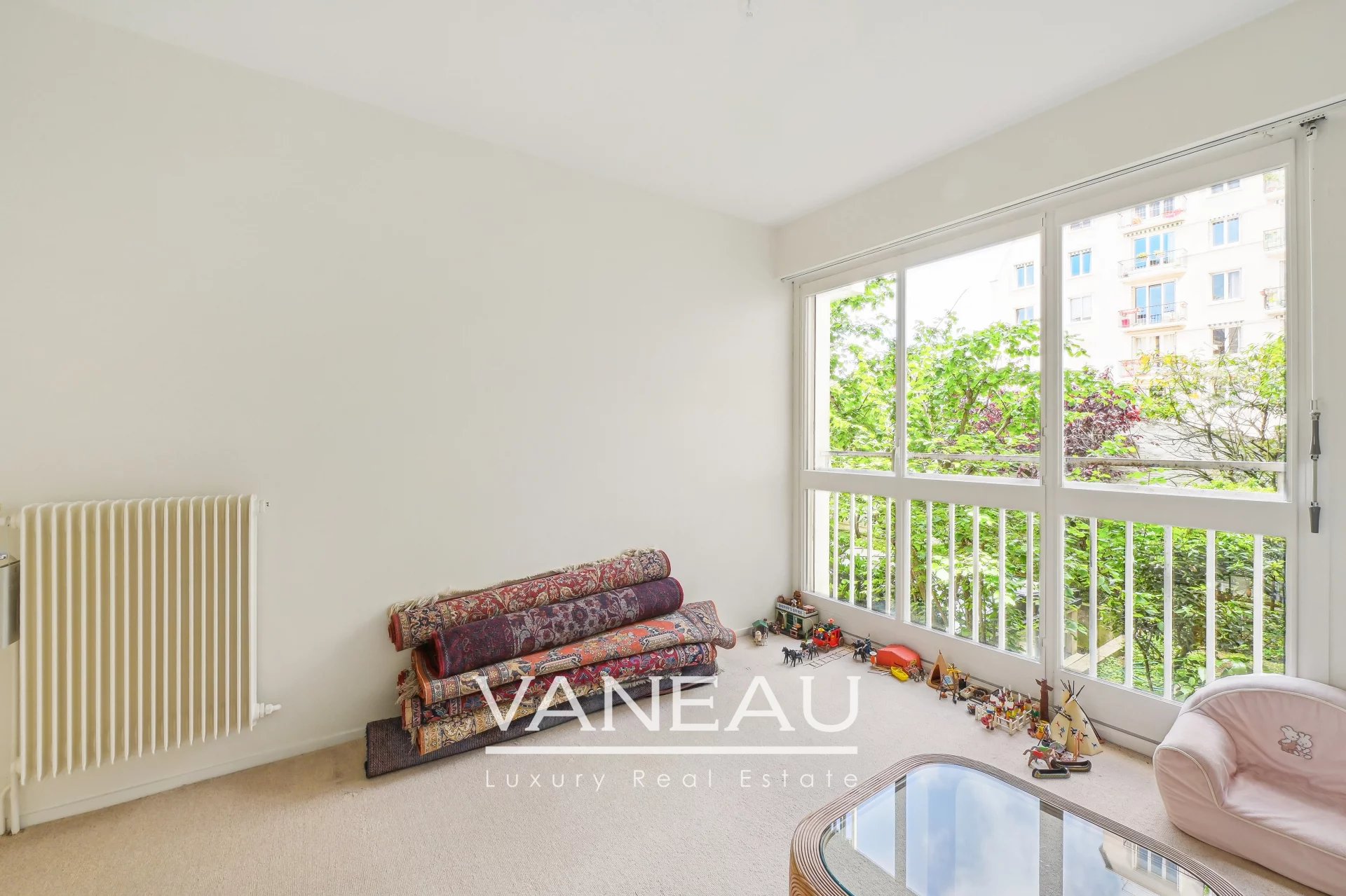 Vue salon et chambre sur verdure
