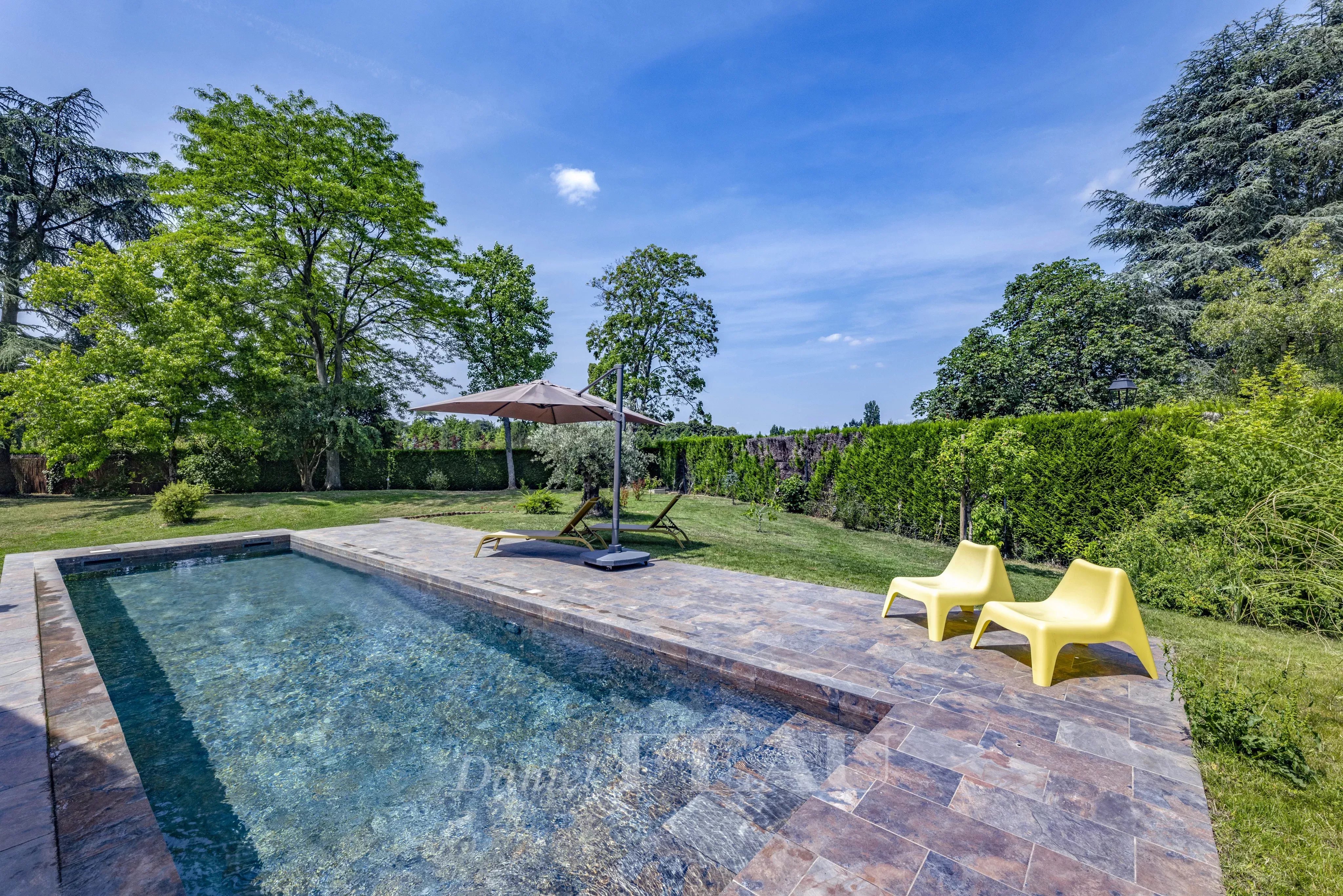 LES LOGES EN JOSAS - Maison d’architecte avec piscine chauffée