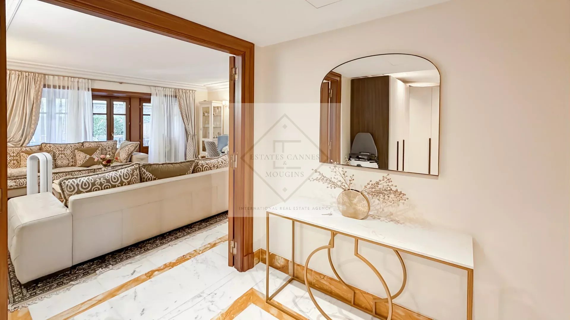 Lumière et Charme Belle Époque, Appartement trois pièces CANNES — photo 3