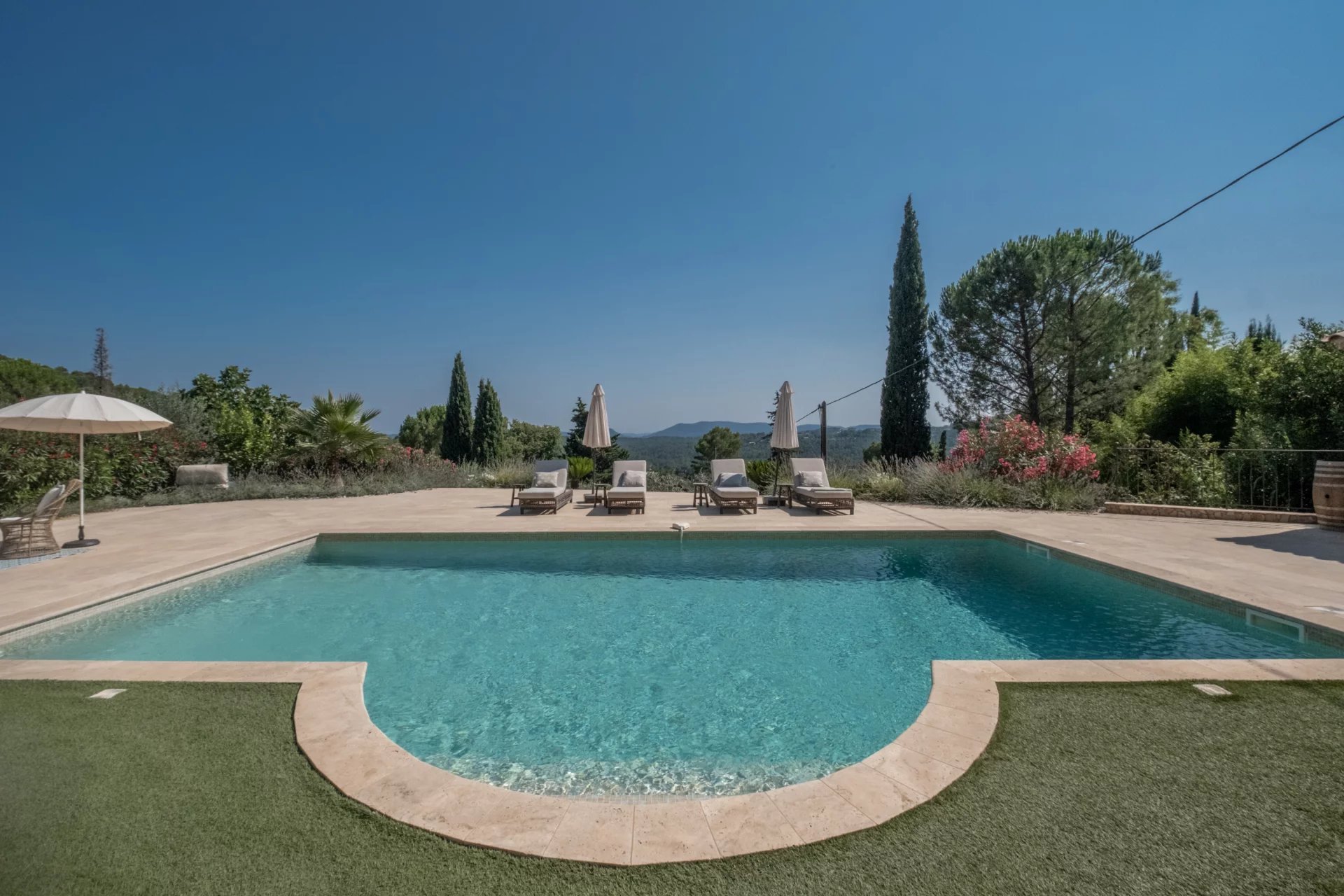 Provencal villa with pool - Seillans