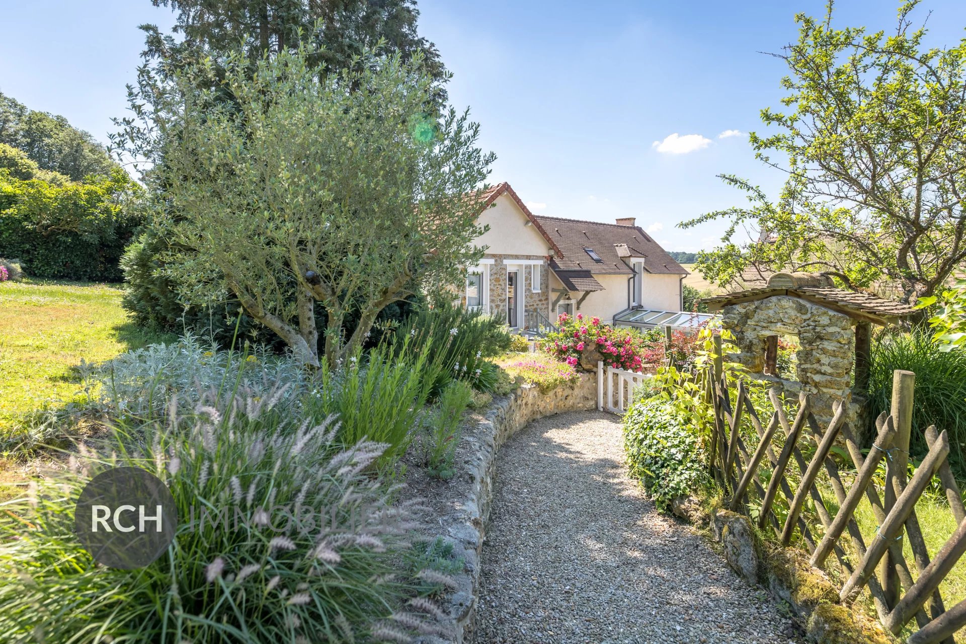 Jouars-Pontchartrain - Belle maison ancienne avec piscine et vue dégagée