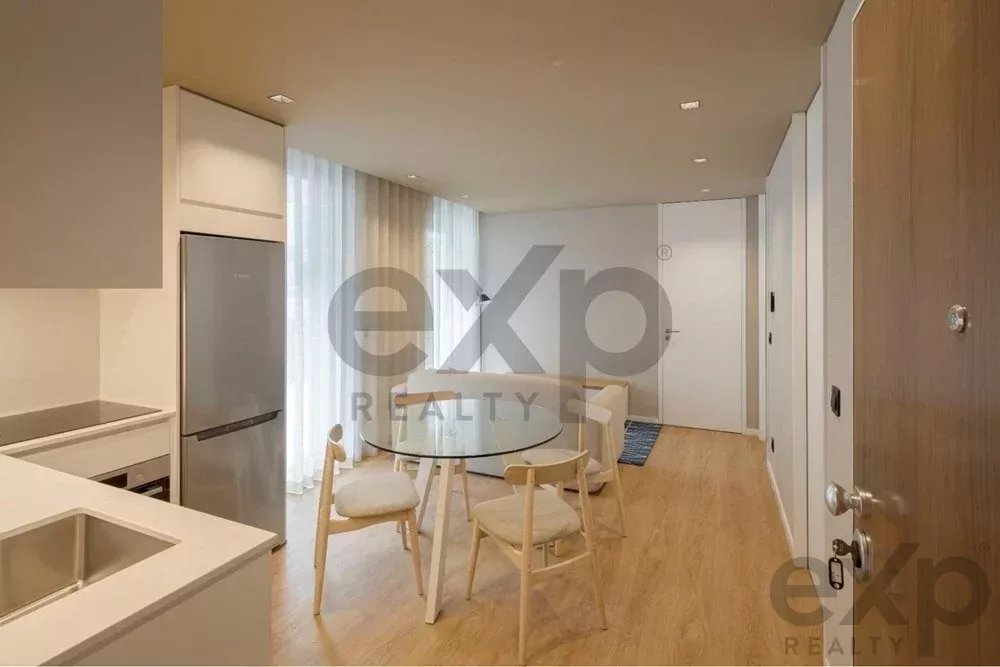 Arrenda-se apartamento excelente T2 novo, com 2 frentes, 2 terraços e perto do Hospital de São João do Porto