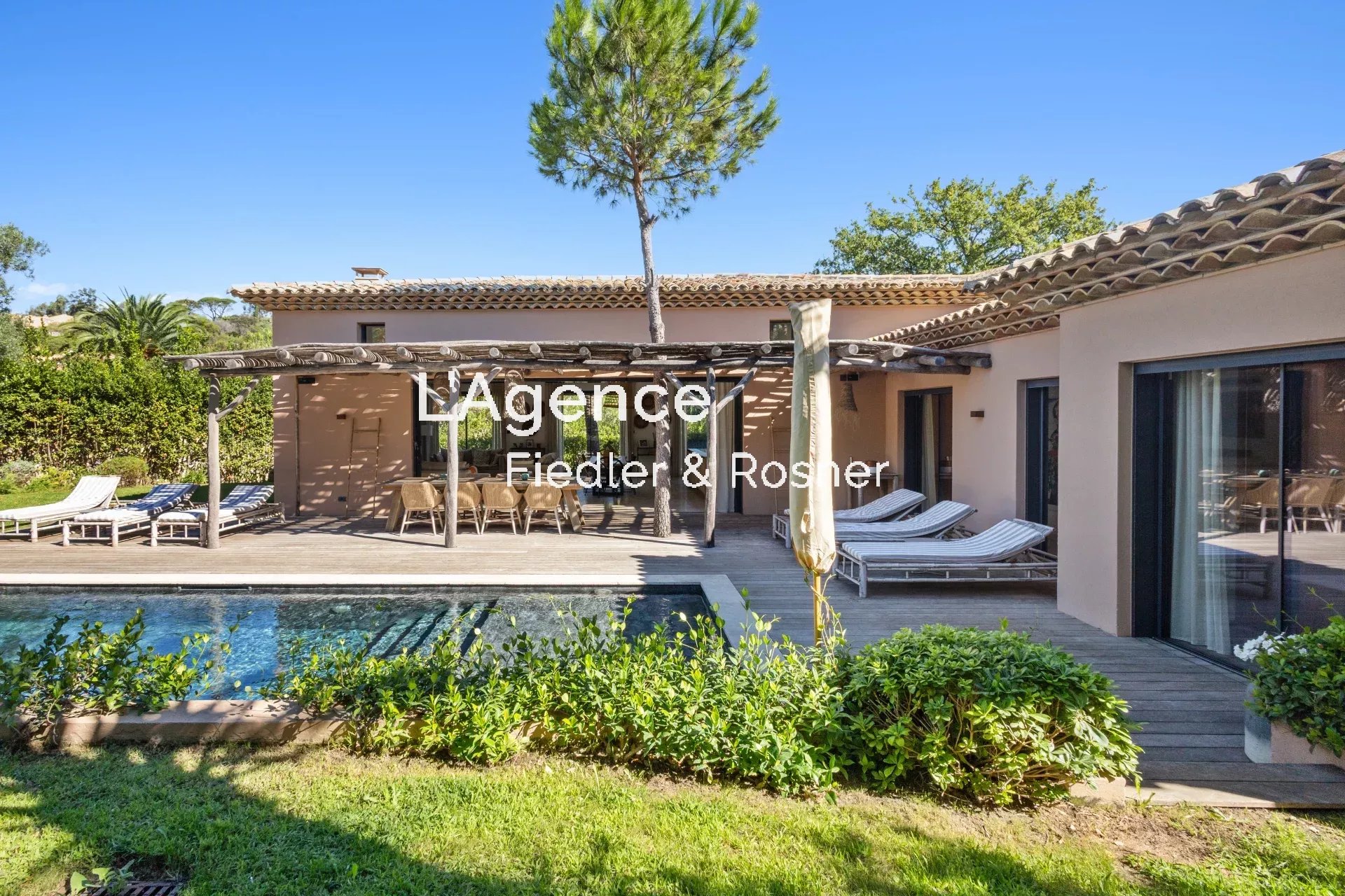 REF 317 : SAINT-TROPEZ - CHARMANTE VILLA A 800 METRES DU CENTRE