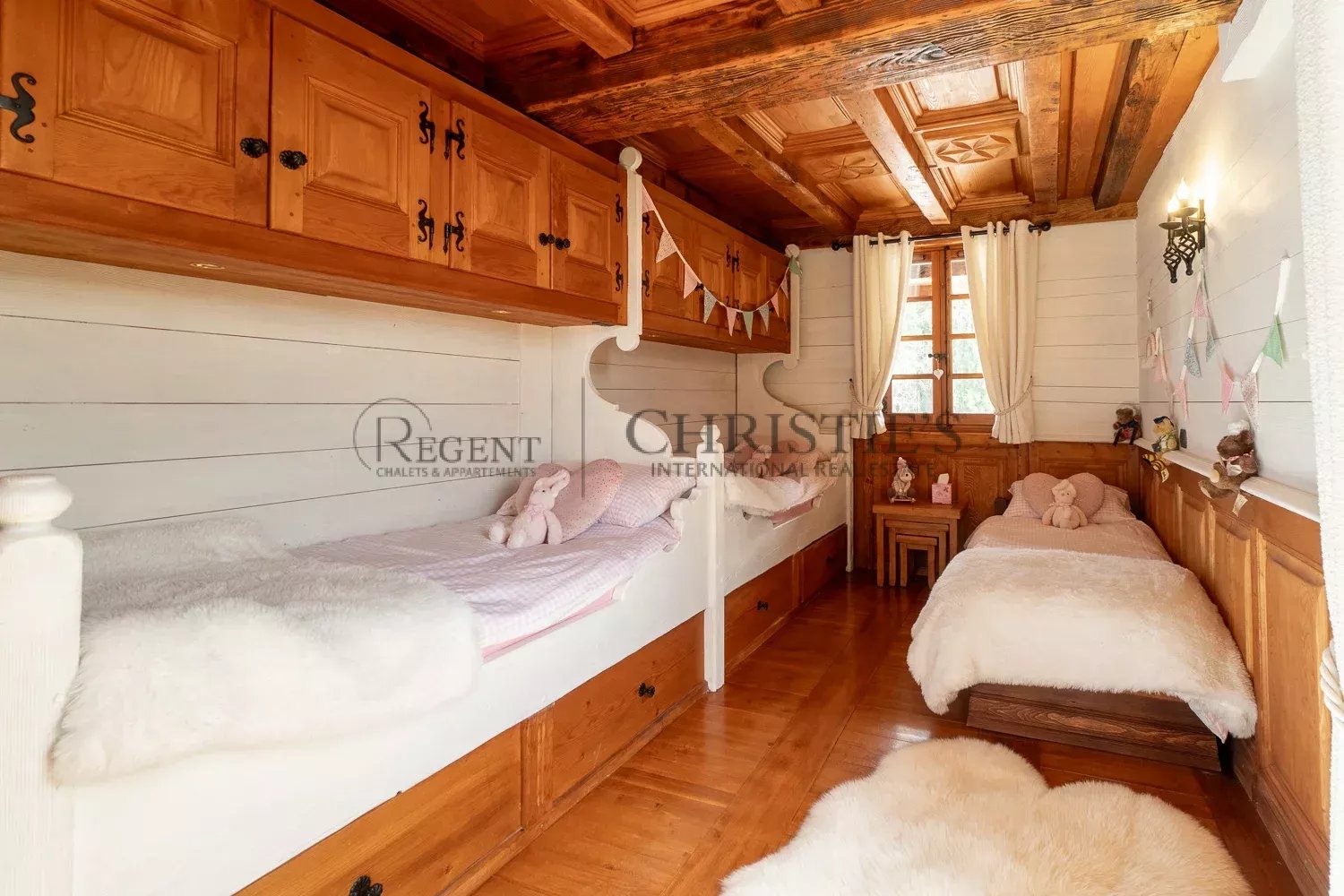 6 Bedroom Villa/Townhouse's Image 8