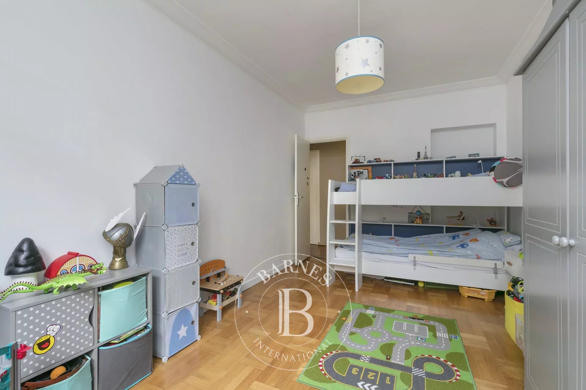 NEUILLY - MAIRIE MERMOZ - 3-BEDROOM APARTMENT - picture 9