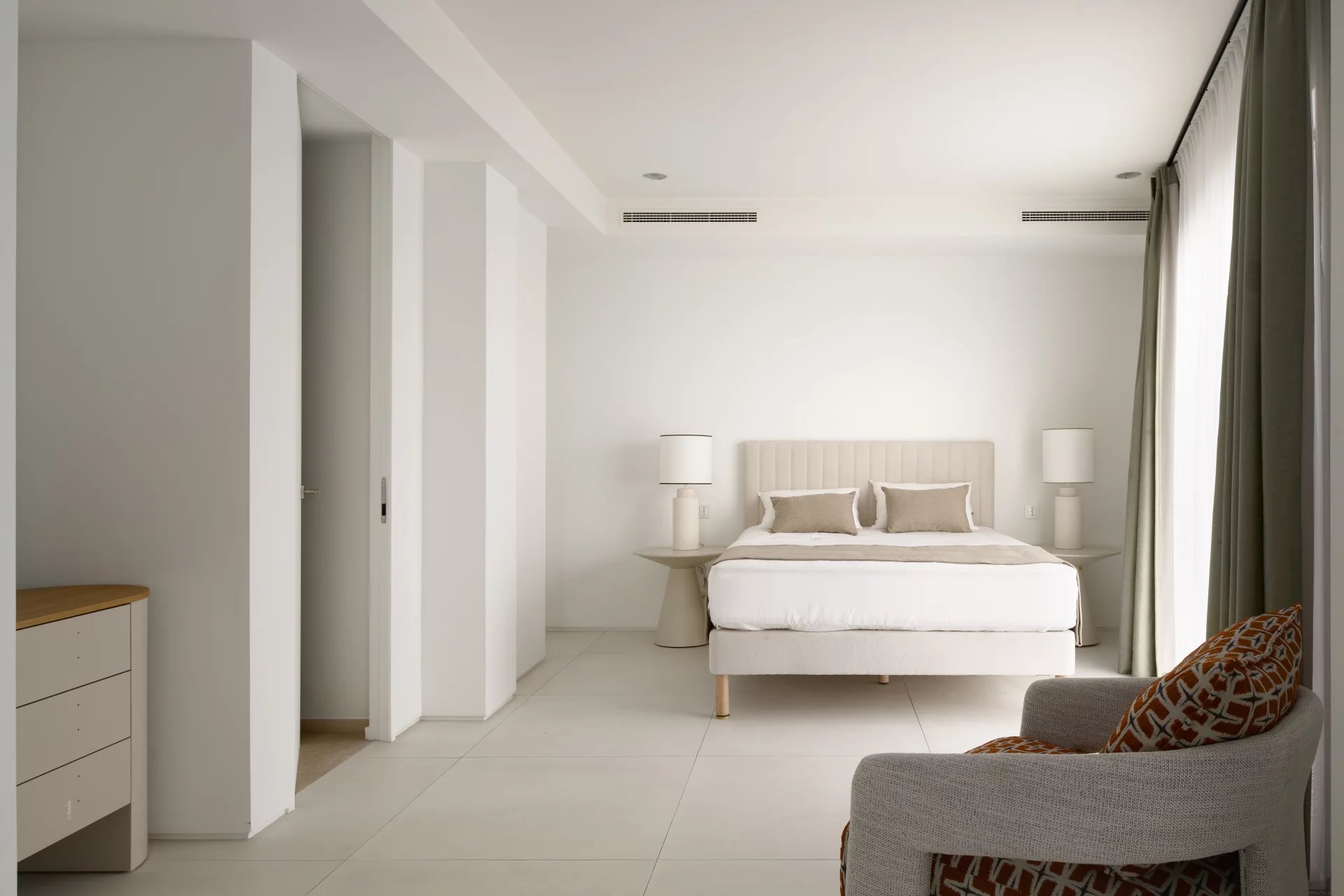  Image of Apartment - 3 Bedrooms for Sale in Alpes-Maritimes-Cannes-France, Image 6