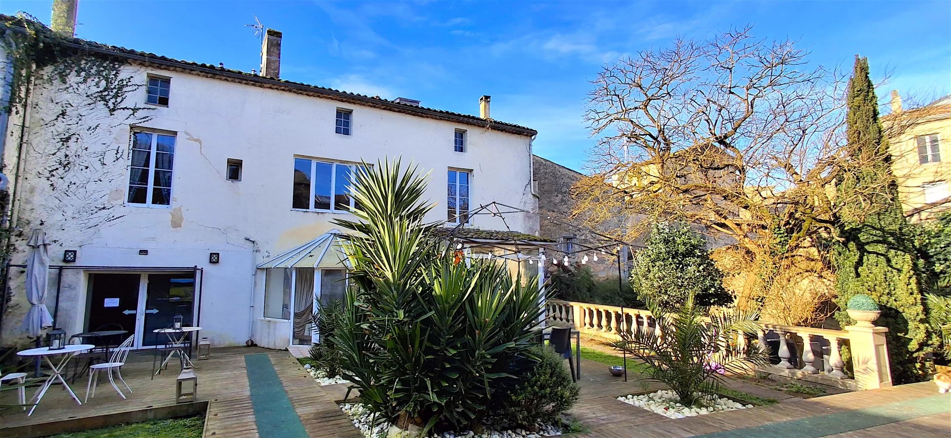 House in Blaye - view 1