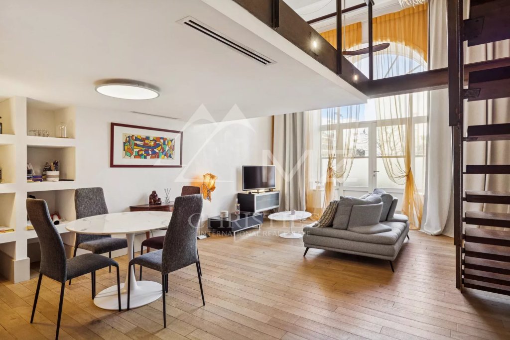 Apartment for sale in Cannes — In the district of Petit Juas, loft combining historical charm and comfort
