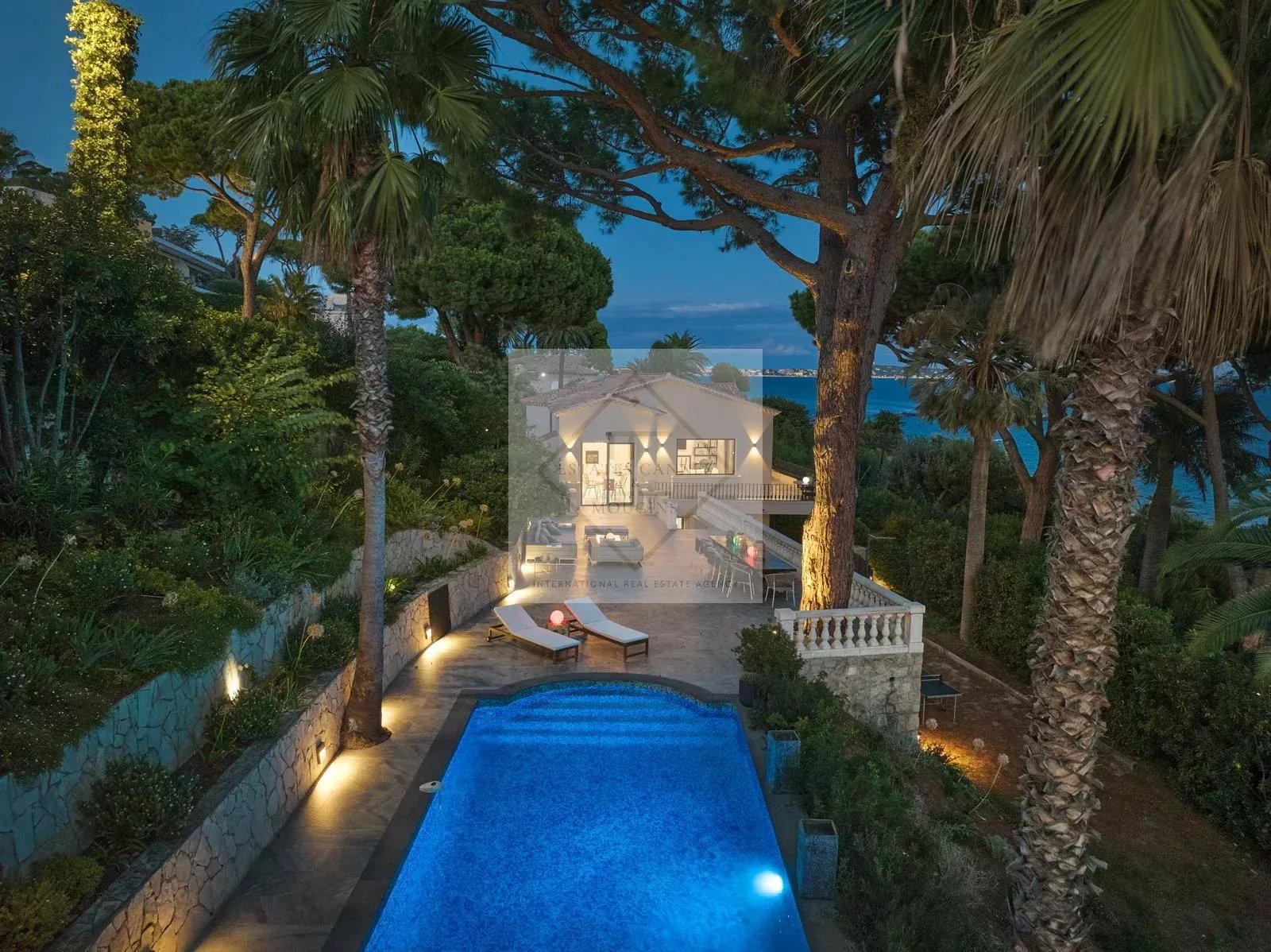 Villa de luxe à Cannes : Écrin d'élégance avec vue mer panoramique dans un domaine privé — photo 3