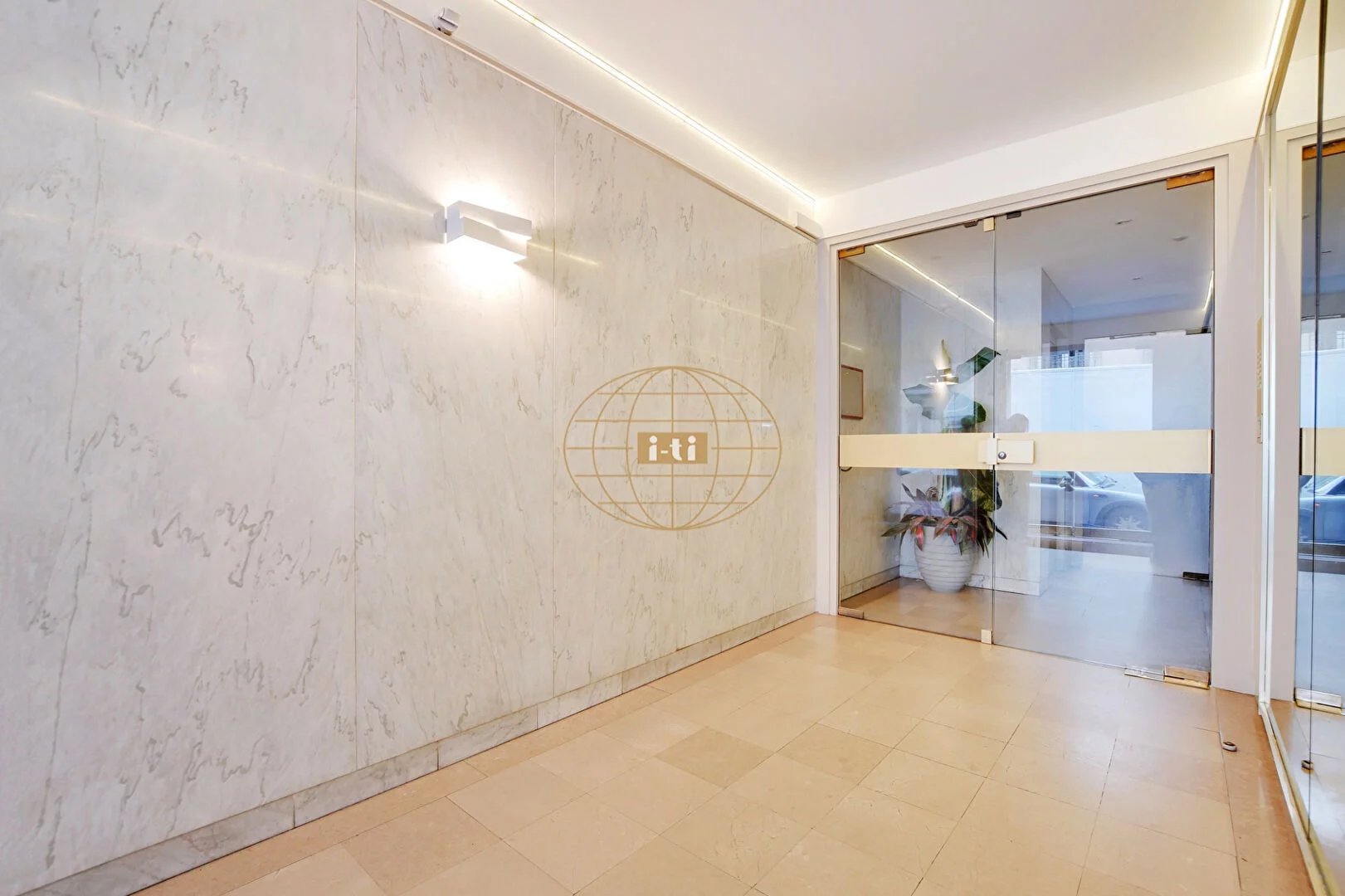 Local commercial Paris 90 m2