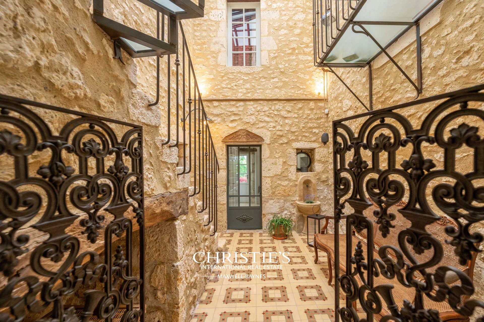 11 Bedroom Villa/Townhouse's Image 6