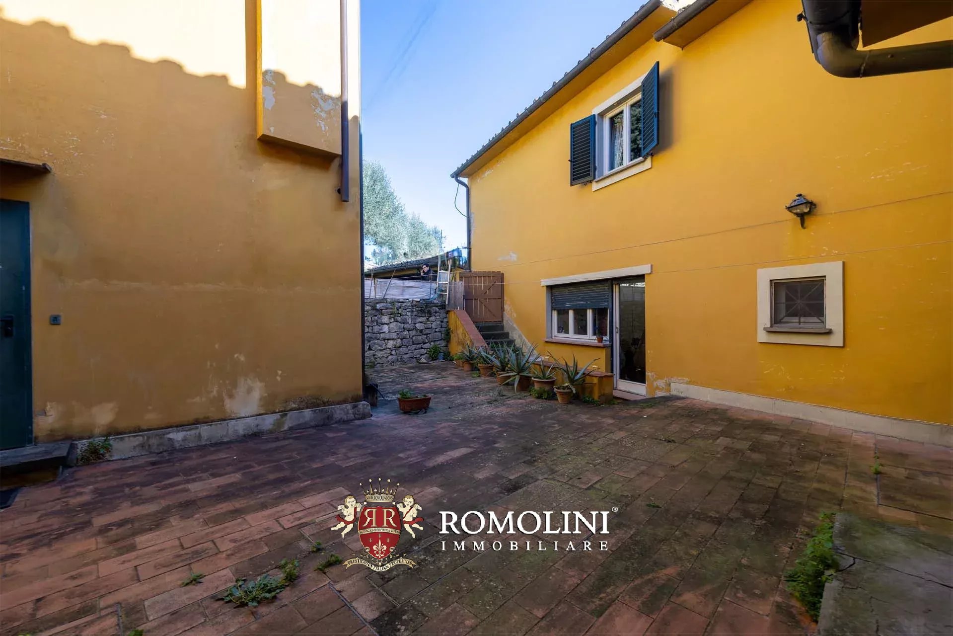 8 Bedroom Villa/Townhouse's Image 46