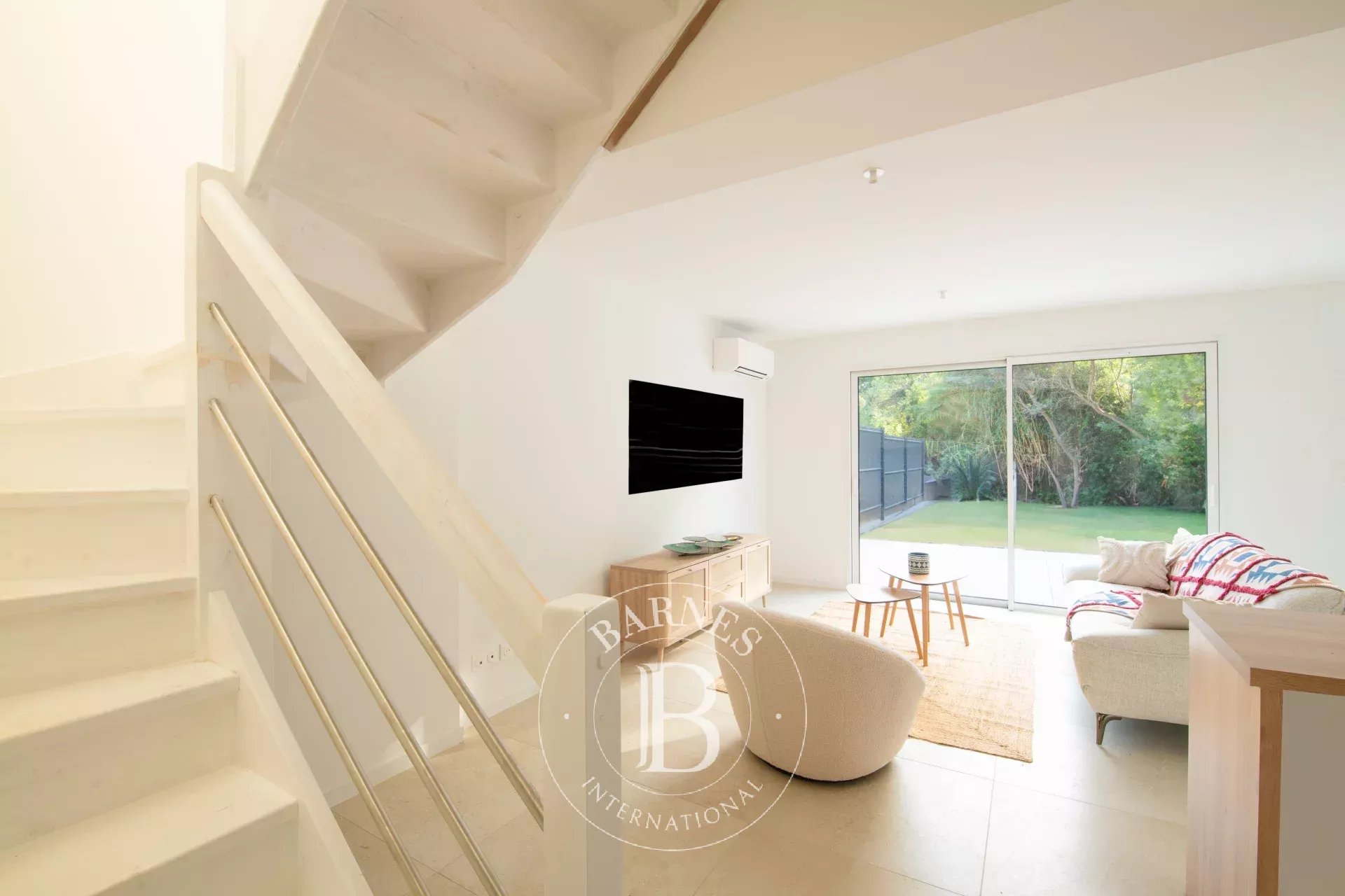 GRIMAUD - NEAR BEACH - 2 BEDROOMS - GARDEN
