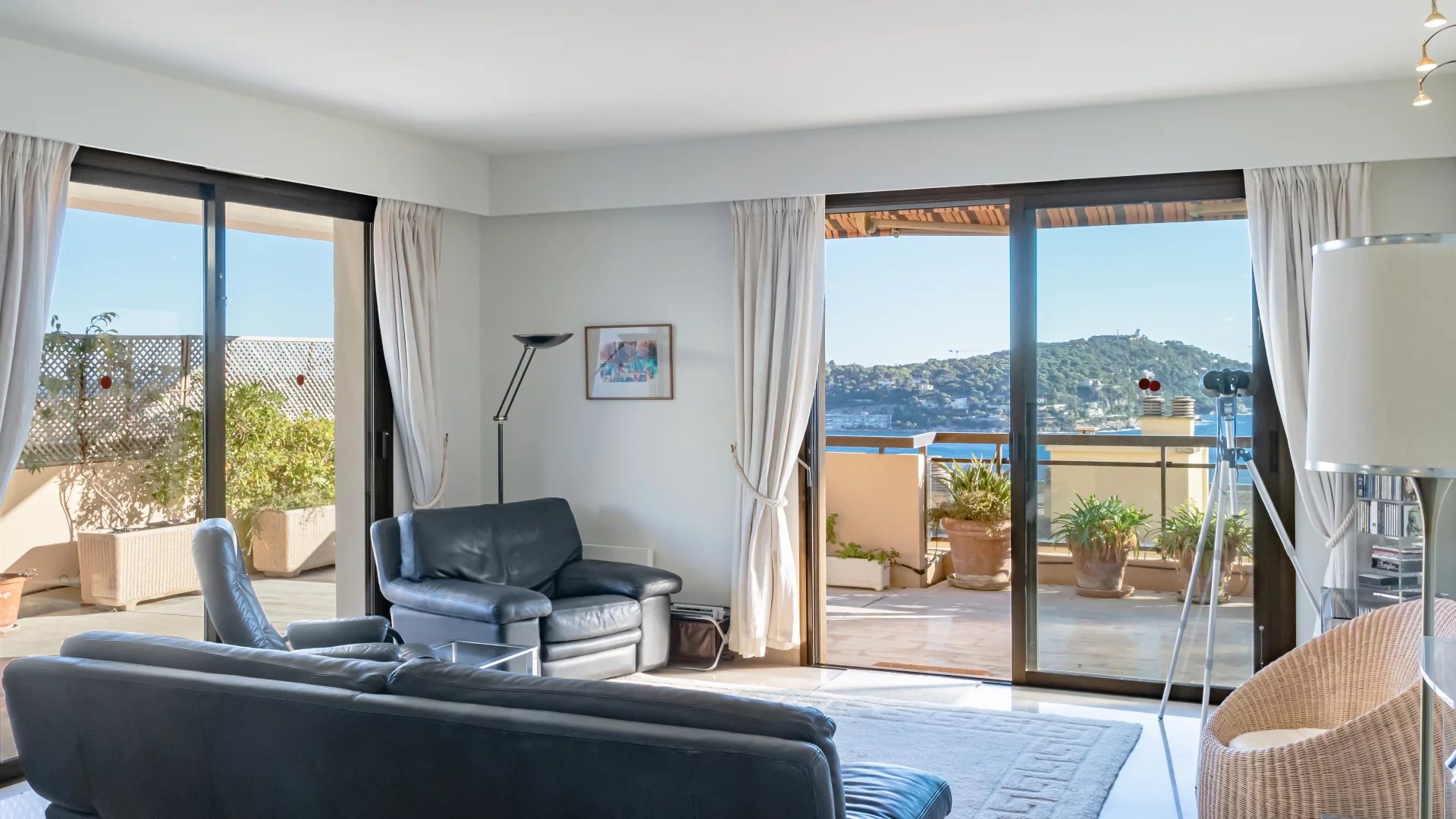Appartement central avec vue mer et jardin privatif