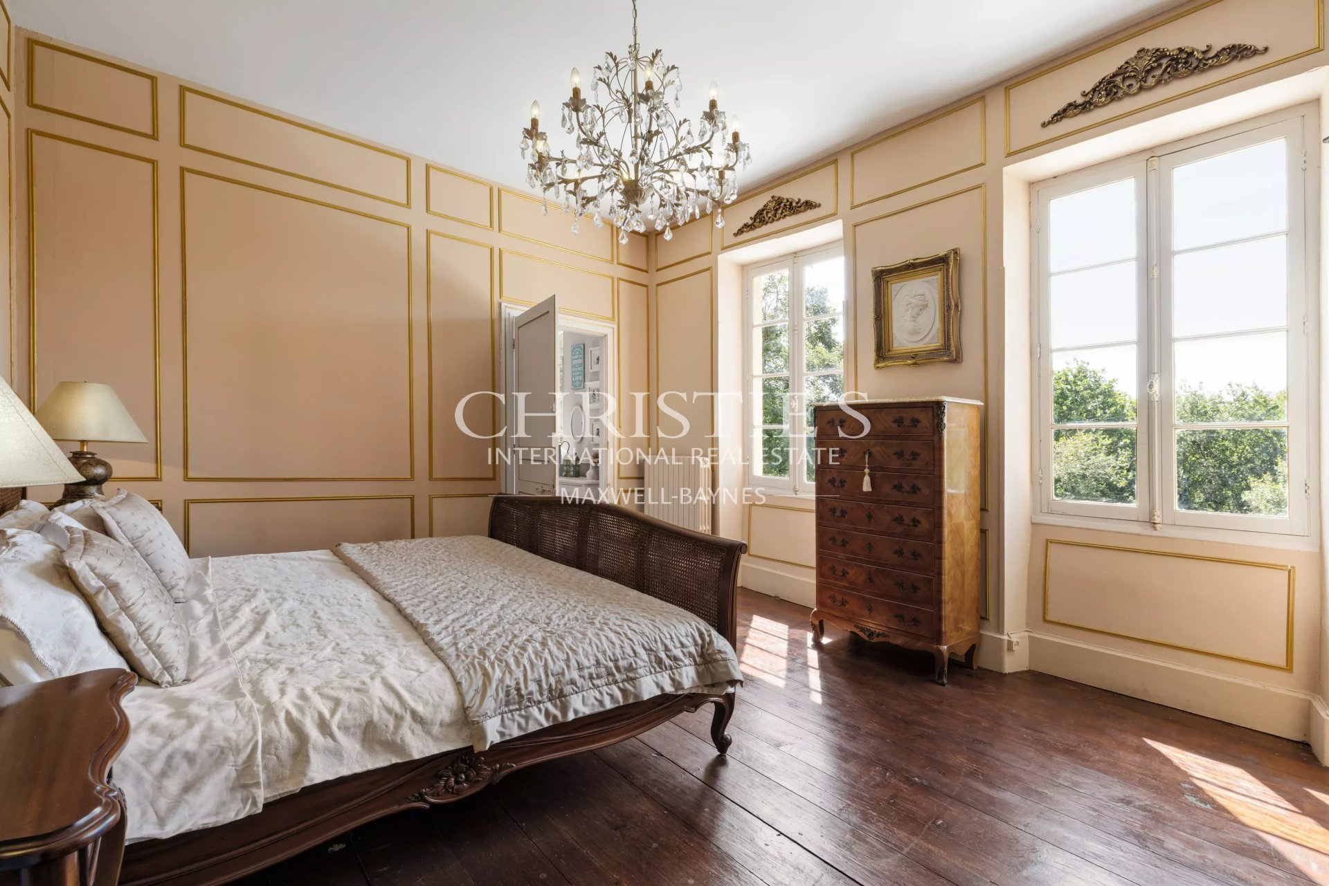 6 Bedroom Villa/Townhouse's Image 7
