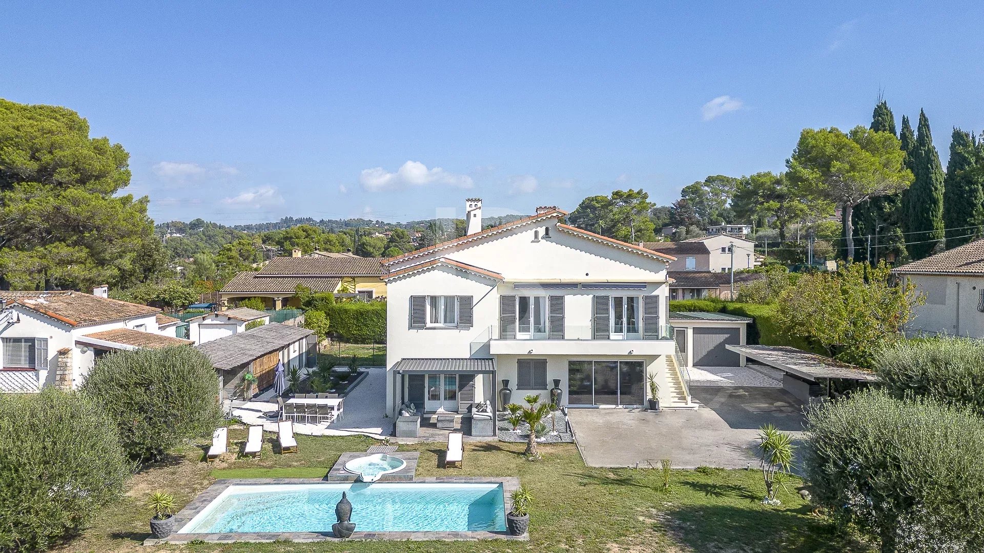 Villa provençale rénovée à vendre avec piscine à Mougins