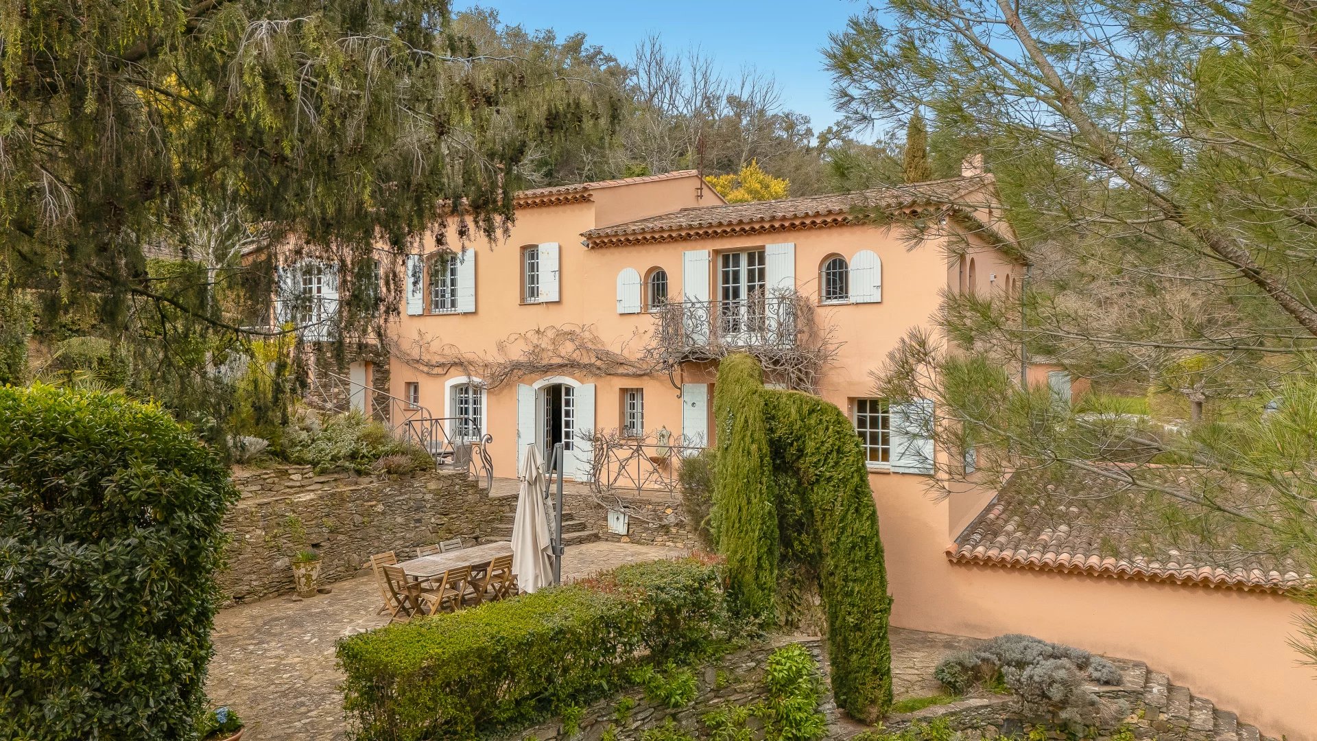 Authentique bastide dans un parc bucolique