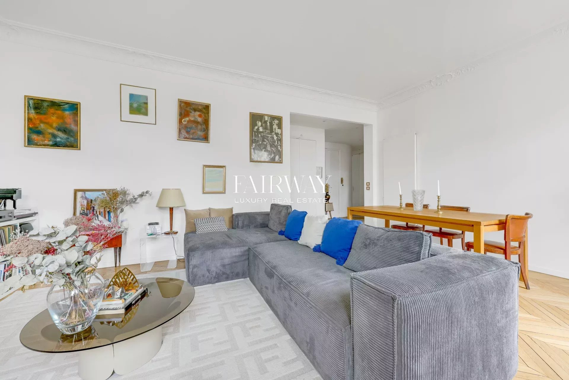 Appartement de standing de 110 m² avec 4 pièces rénovées au pied du parc Monceau – Paris 8e