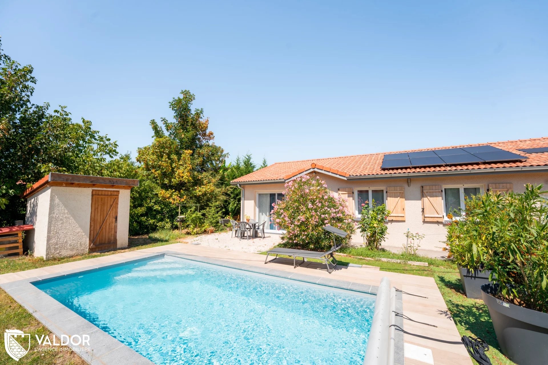 Maison plain pied avec jardin et piscine