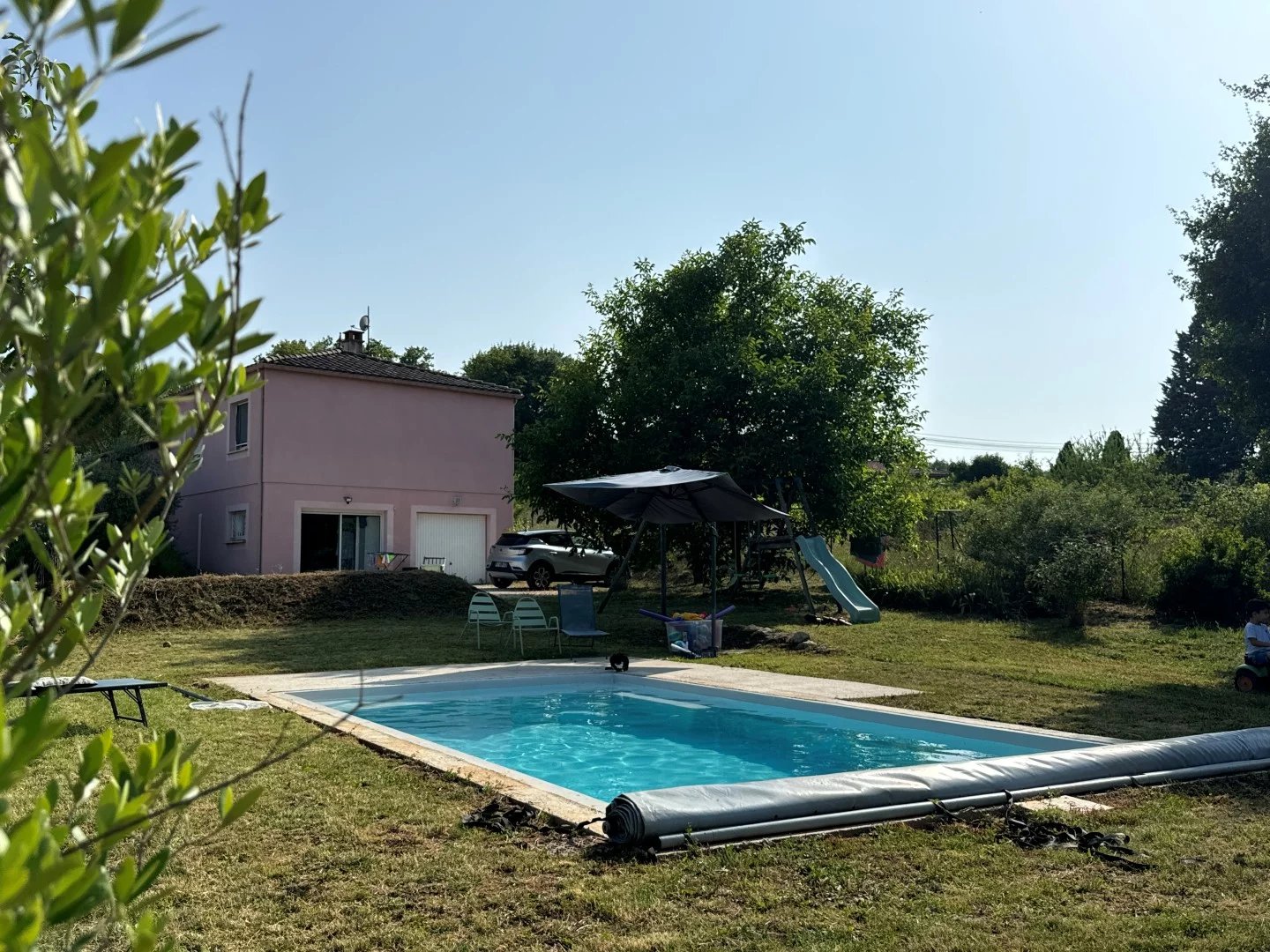 Maison et piscine sur 1770 m² de terrain