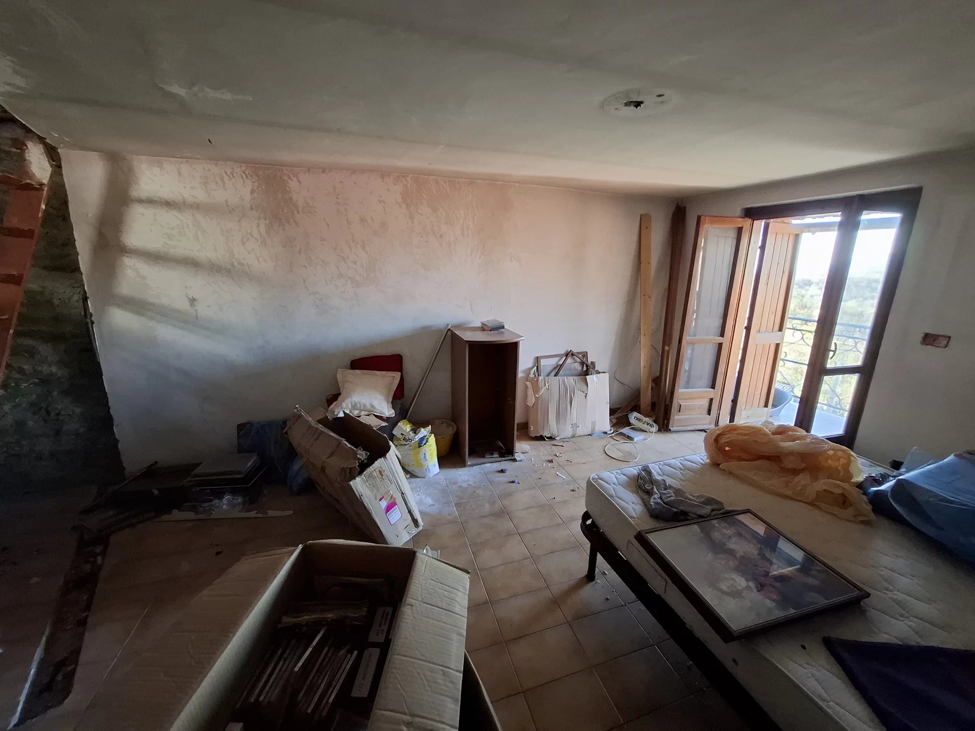 CASA DI AMPIA METRATURA A ROCCA