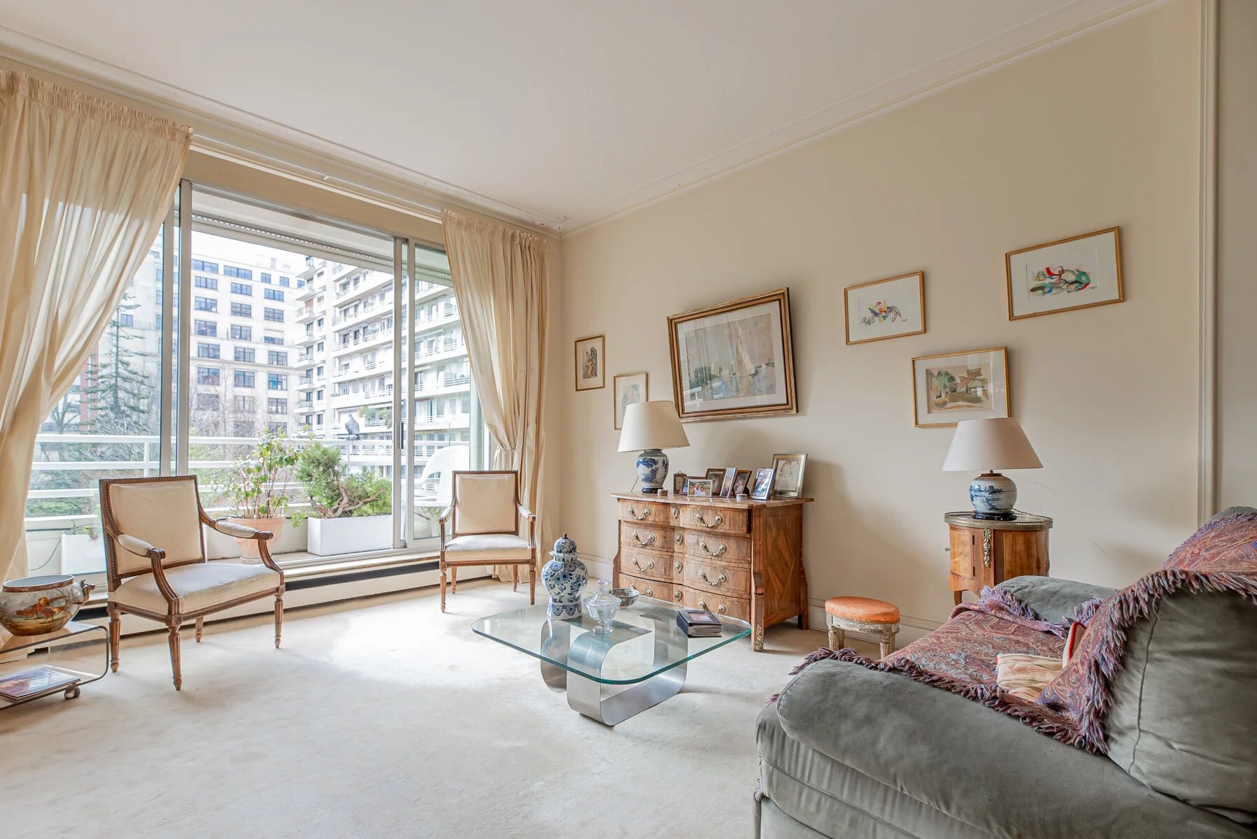 Auteuil Nord -  3 pièces avec  balcon - 87m2
