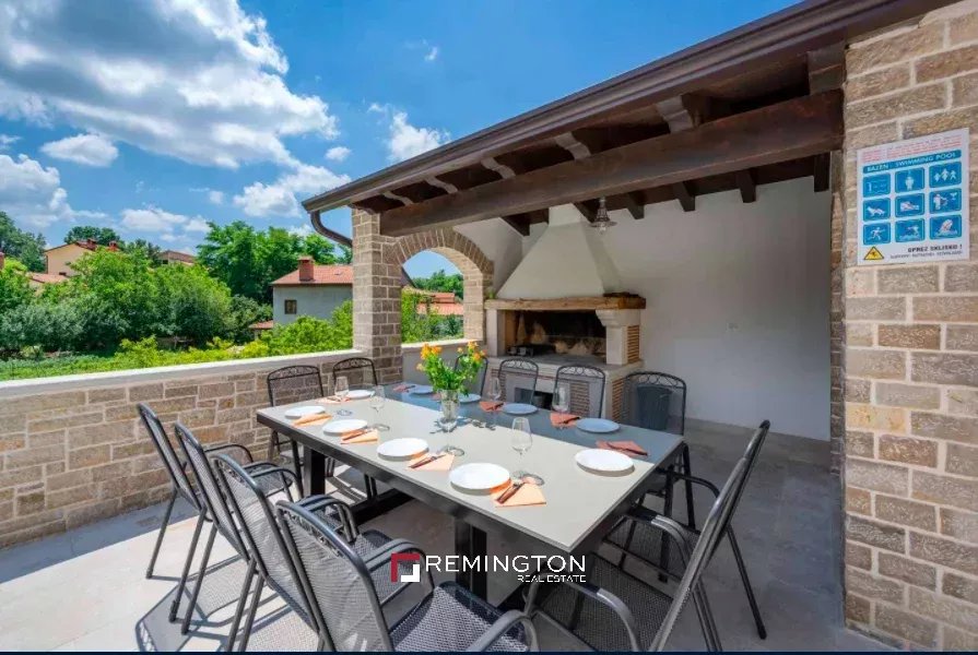 6 Bedroom Villa/Townhouse's Image 3